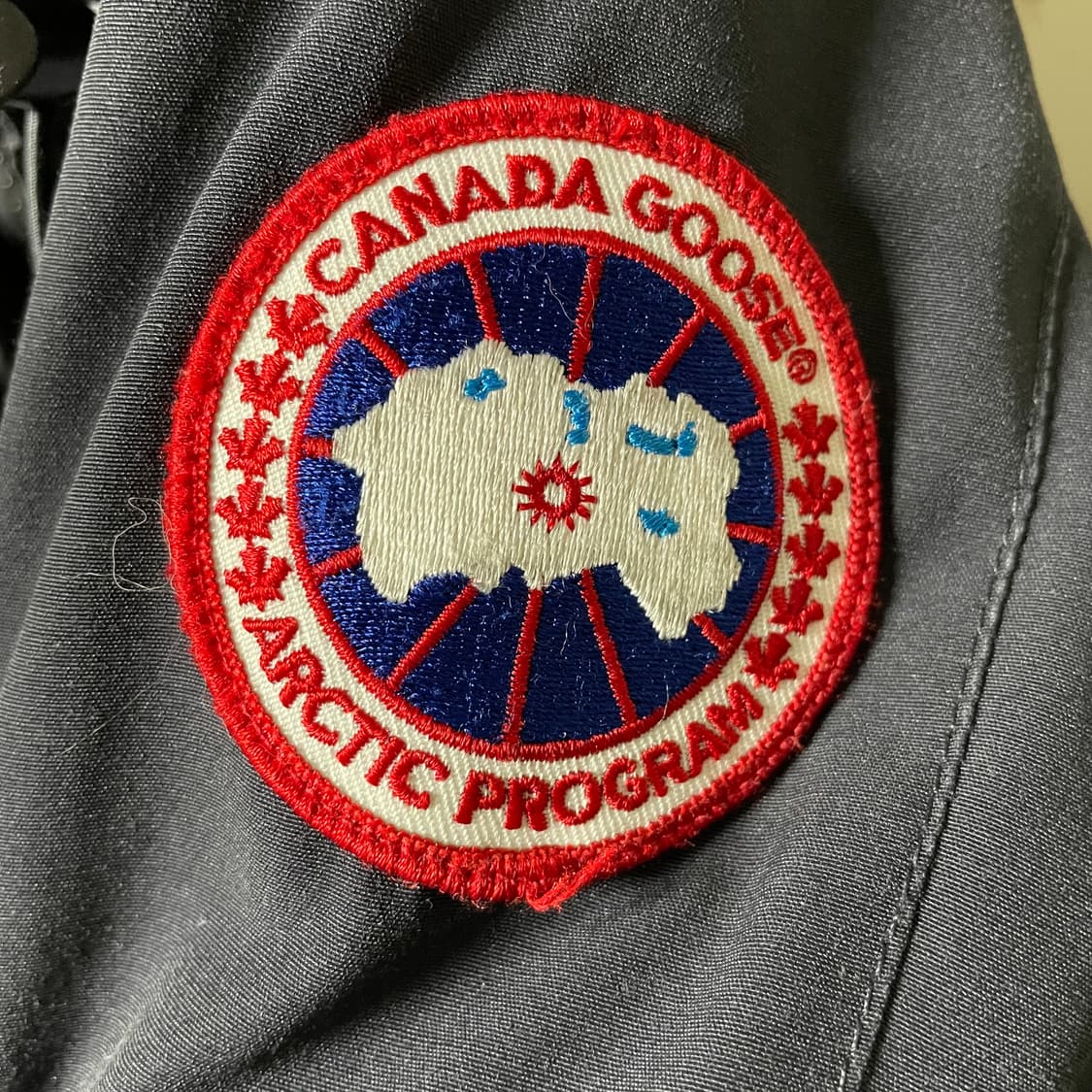 정품 M) 캐나다구스 빅토리아 네이비 롱 패딩 상품이미지4