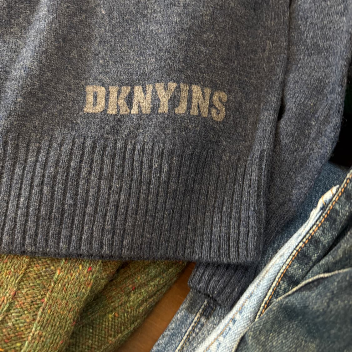 DKNY JEANS  라이트닝 심볼 니트 스웨터 상품이미지5