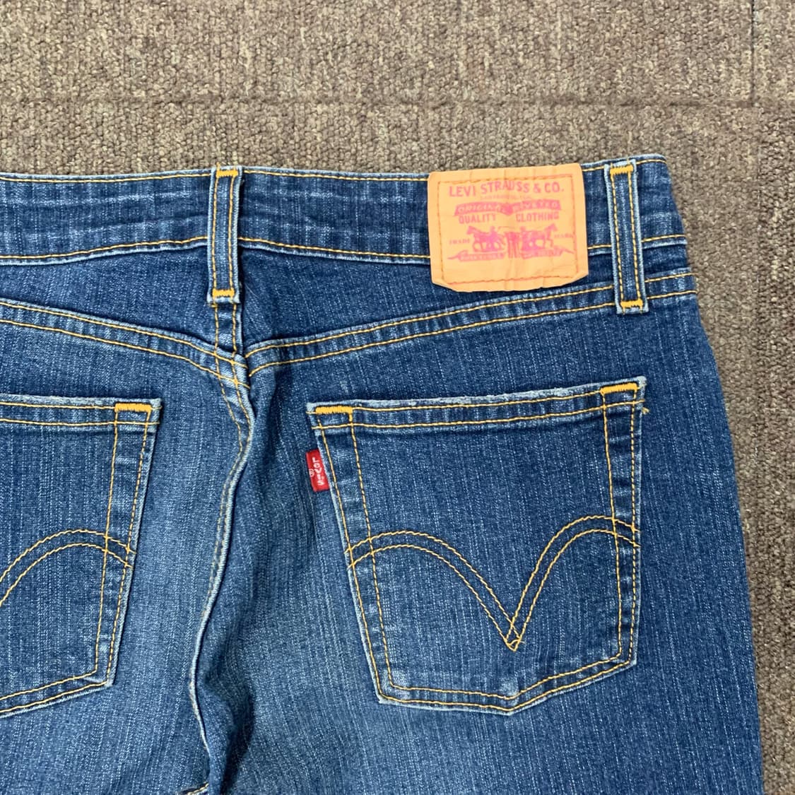 [30] 리바이스 519 로우라이즈 플레어 부츠컷 데님팬츠 상품이미지1