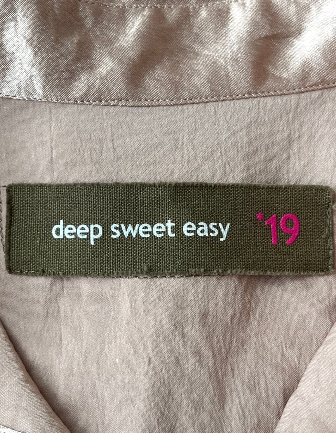 deep sweet easy 19 로즈 새틴 셔츠 상품이미지7
