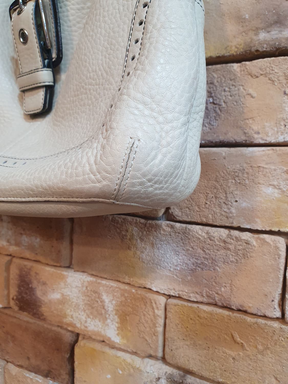 [정품] 코치 소호(SOHO) 페블 레더 호보백 - 아이보리 상품이미지5