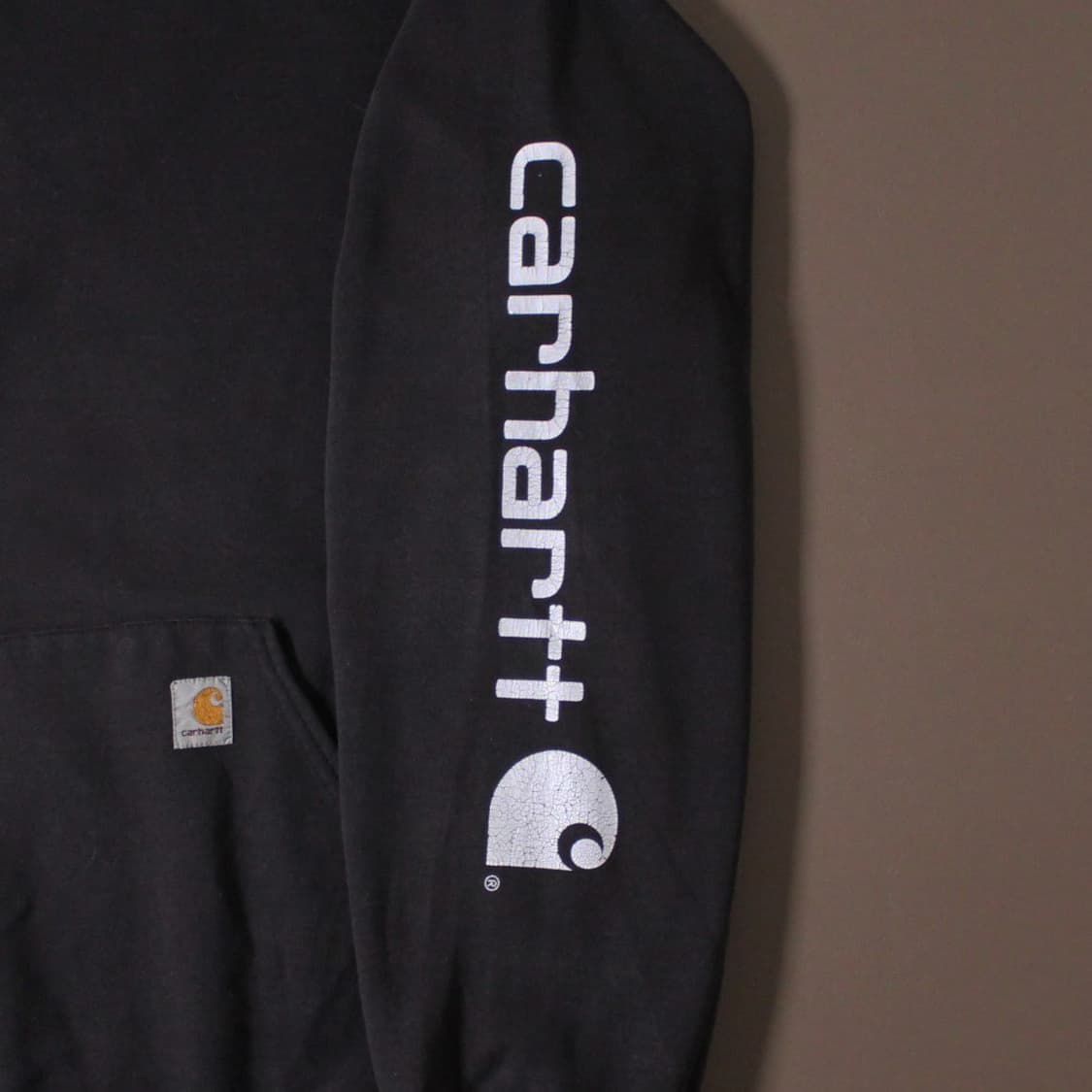 Carhartt 칼하트 기모 로고 블랙 후드티  상품이미지4