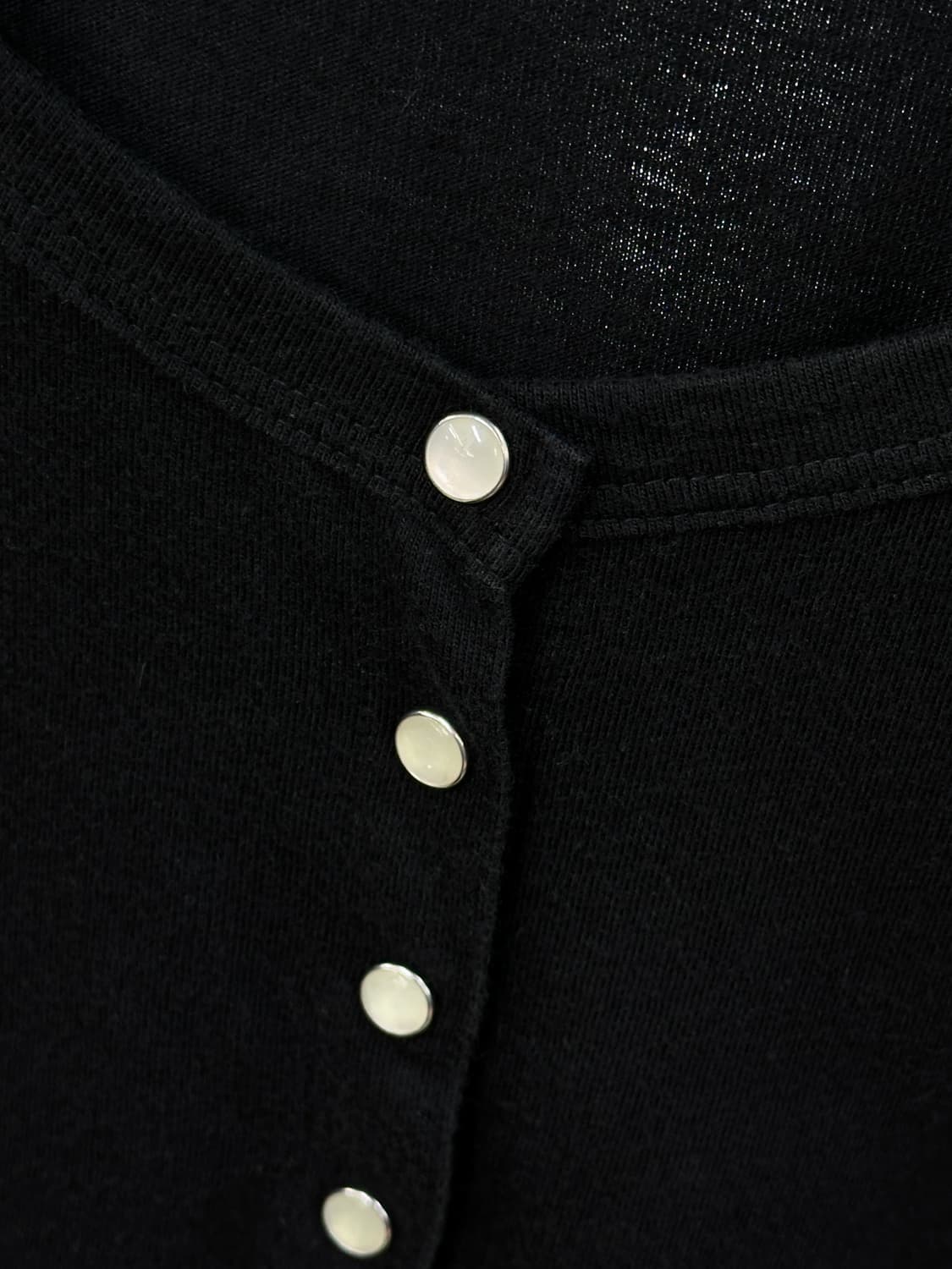 agnes B black snap buttons cardigan 상품이미지5