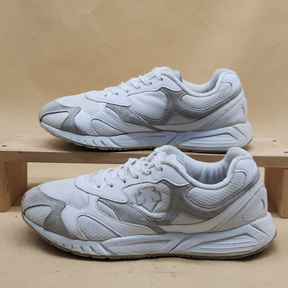 데상트 돌핀 화이트  남성 운동화 270 상품이미지1