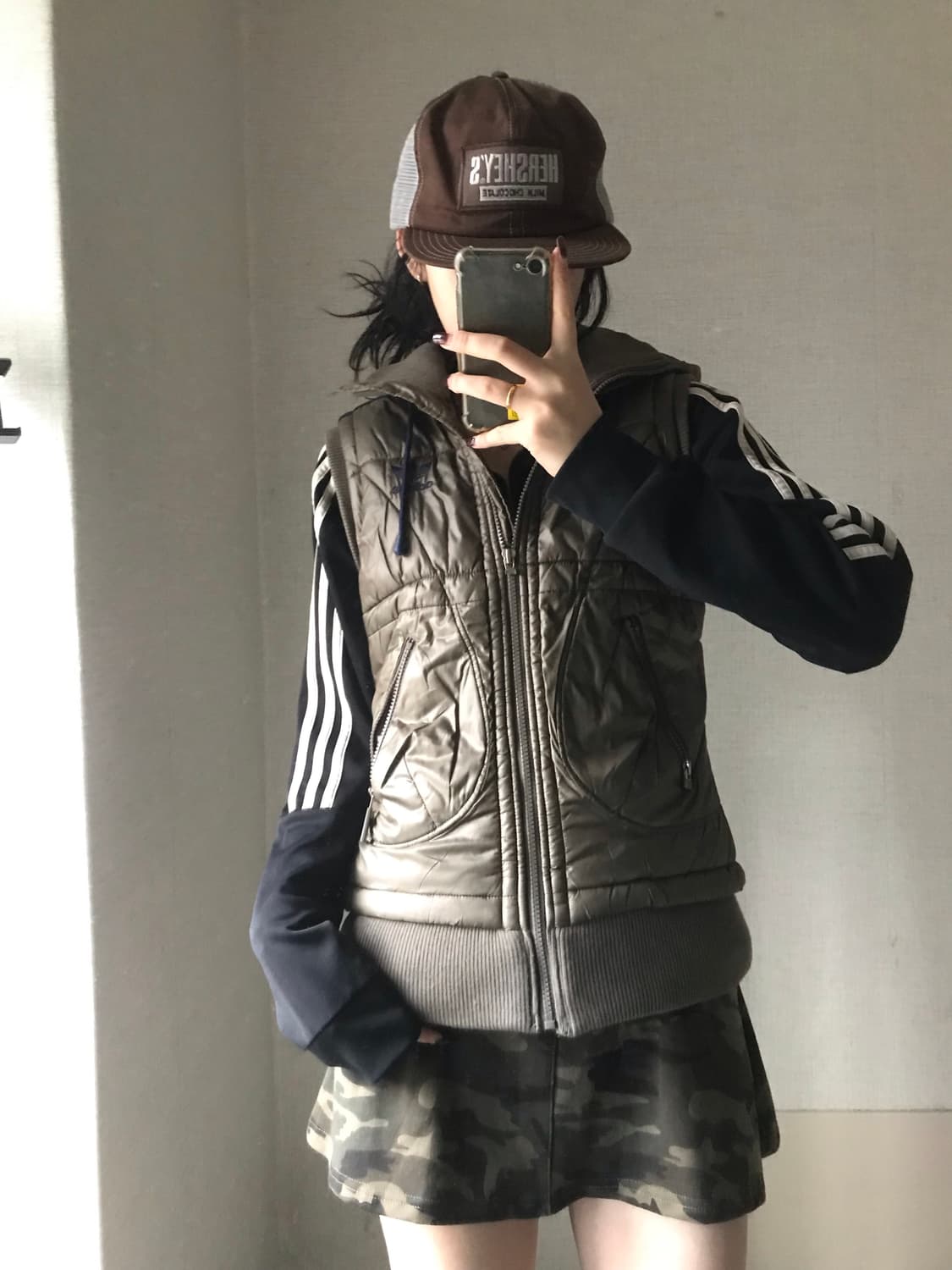 아디다스 카키 패딩조끼 상품이미지3