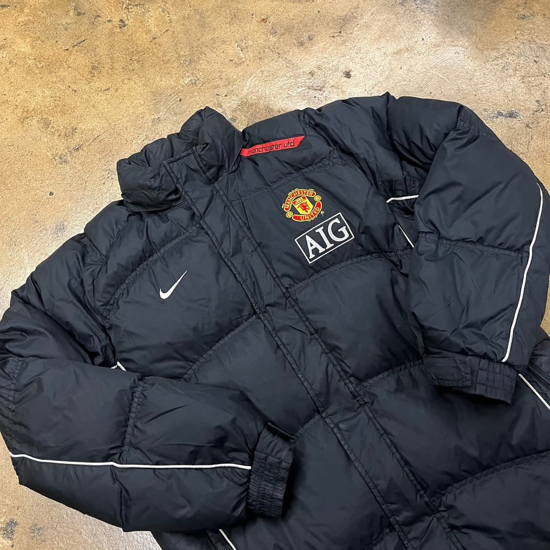 [정품/M] 나이키 맨유 AIG 패딩 점퍼 블랙 b18 상품이미지1