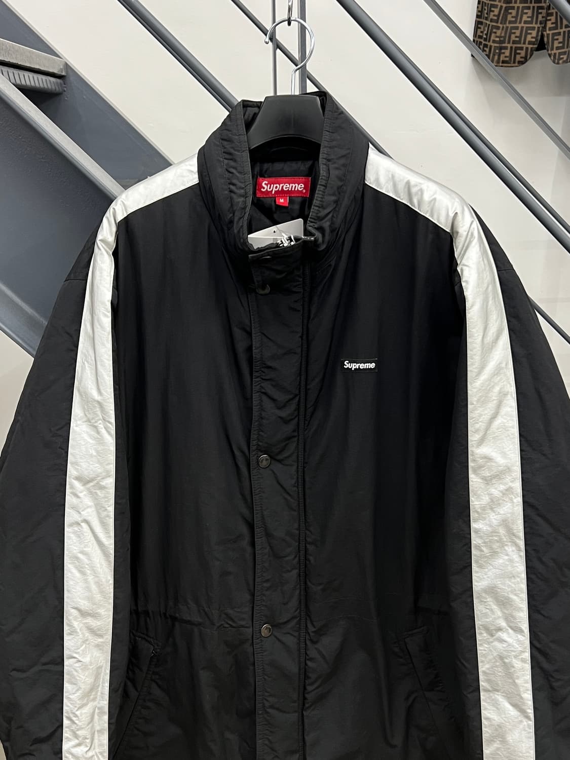 슈프림 17FW 빅로고 스타디움 파카 상품이미지4