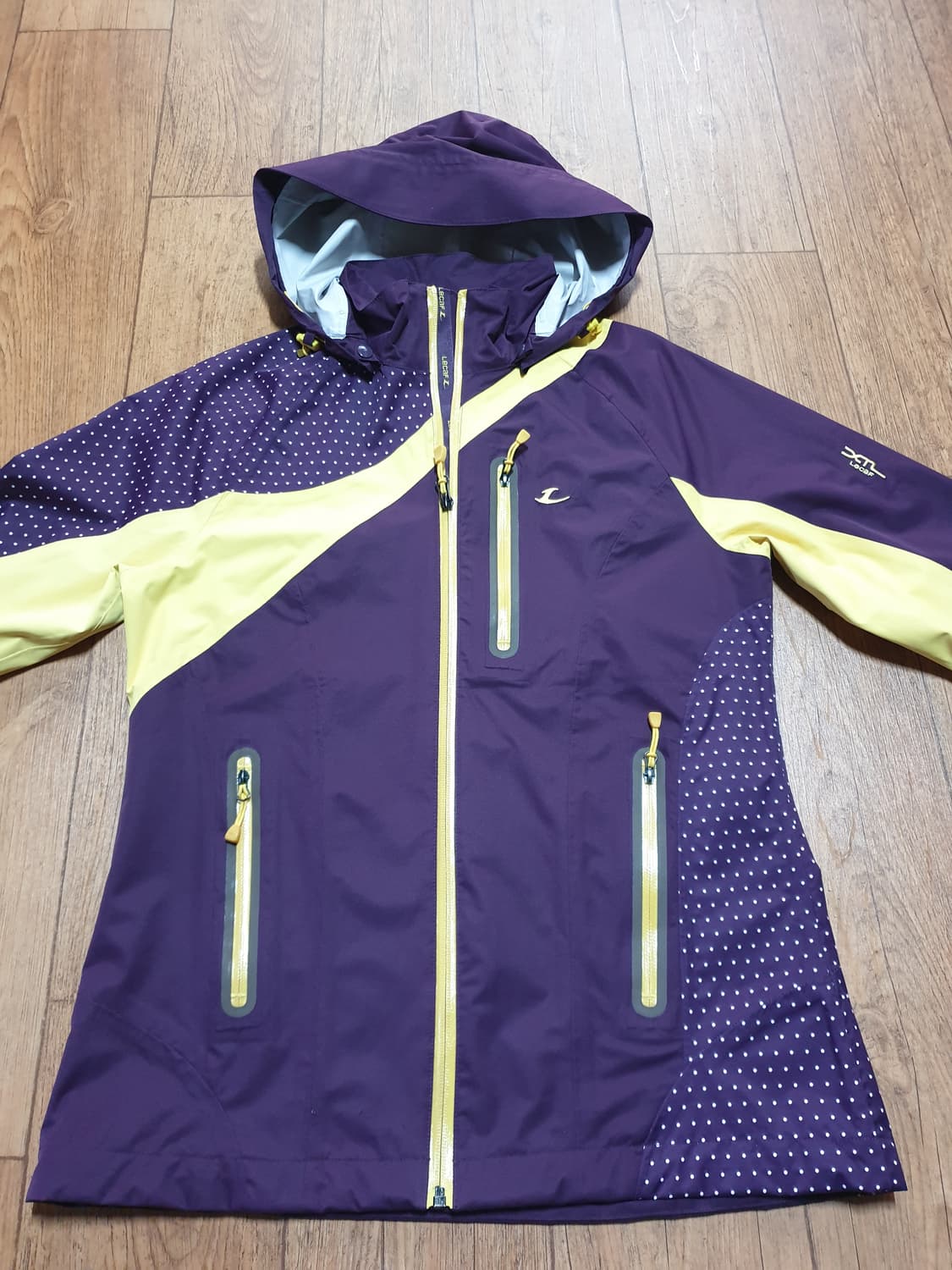 1068 르까프 아웃도어 바람막이 90~95 사이즈입니다 상품이미지1