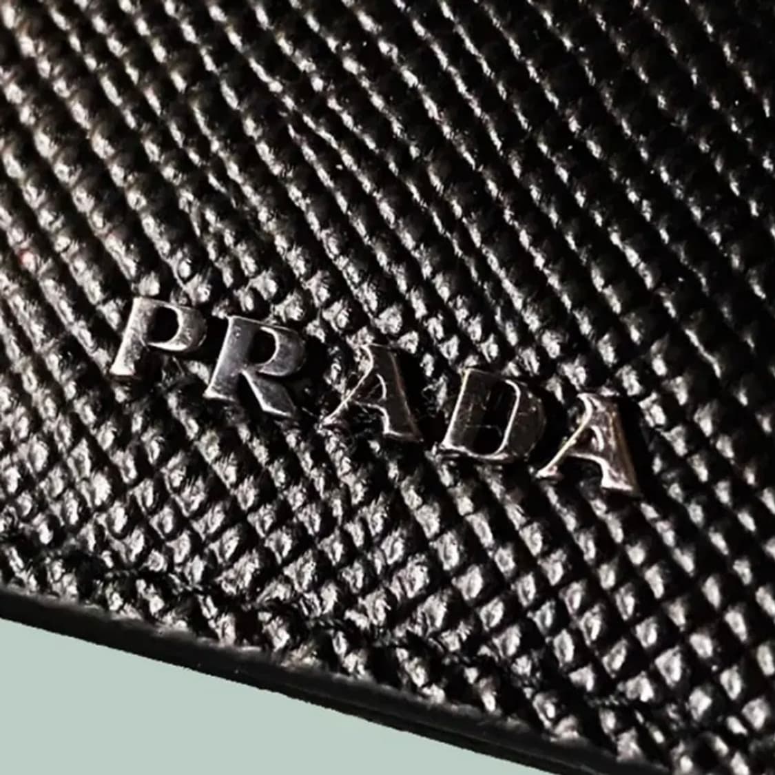[정품] PRADA 프라다 로고 메탈플레이트  사피아노 반지갑 상품이미지2