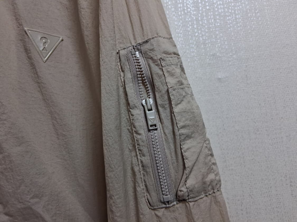  게스 베이지 바람막이점퍼 L
원산지 중국제 상품이미지4