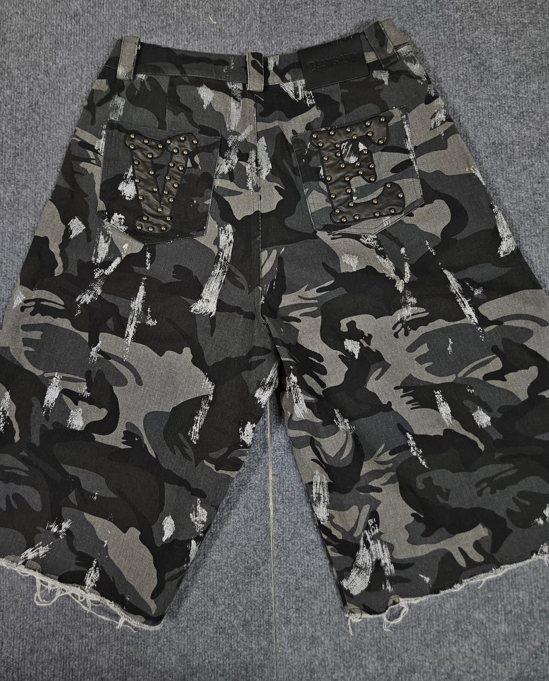 24ANS 카모 LOVE 버뮤다 팬츠(급처) 상품이미지3