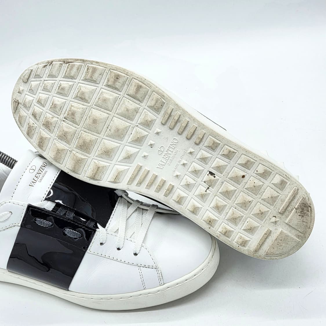  발렌티노 우먼스 히든 락스터드 스니커즈 흰/검 (41 1/2)   상품이미지3