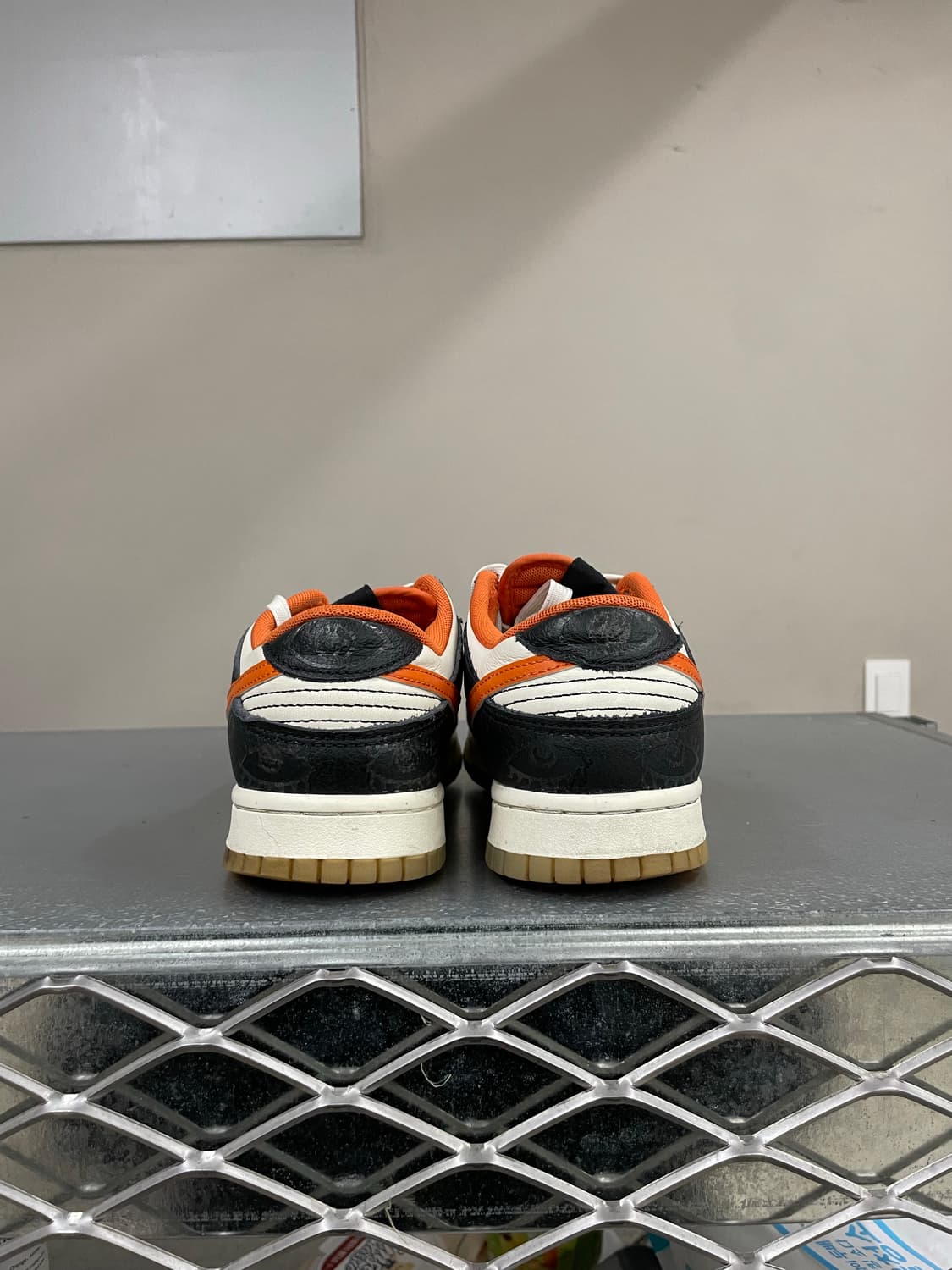 나이키 덩크 로우 레트로 프리미엄 할로윈 255 상품이미지3