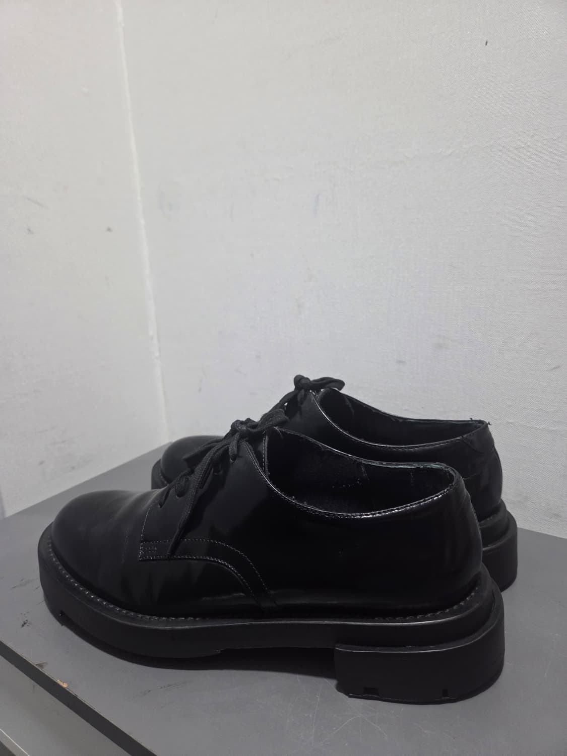 "청키한 실루엣의 정점, 마르니(MARNI)의 위트를 발끝에서 경험하십시 상품이미지4