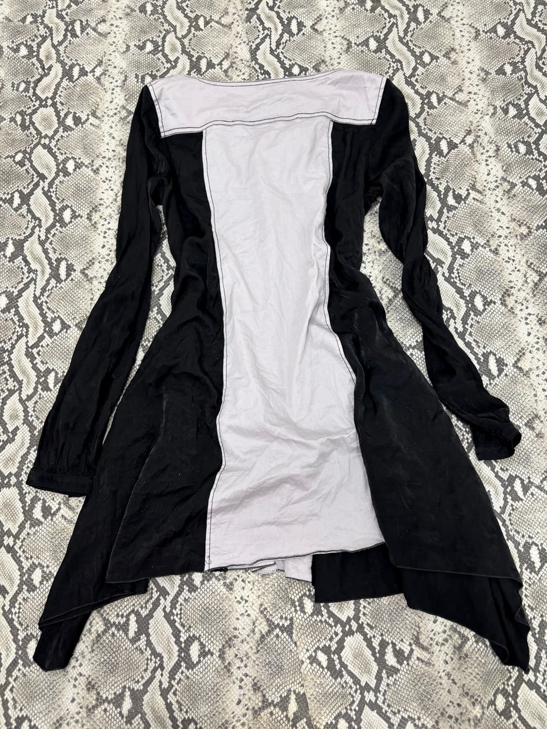 “Algonquins” 00’s Gothic Print Long Shir 상품이미지10