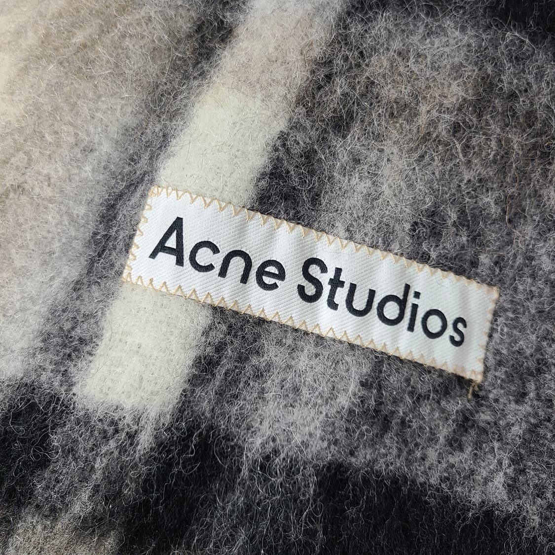 아크네 스튜디오 공용 체크 머플러 블랙 그레이 OS 상품이미지4