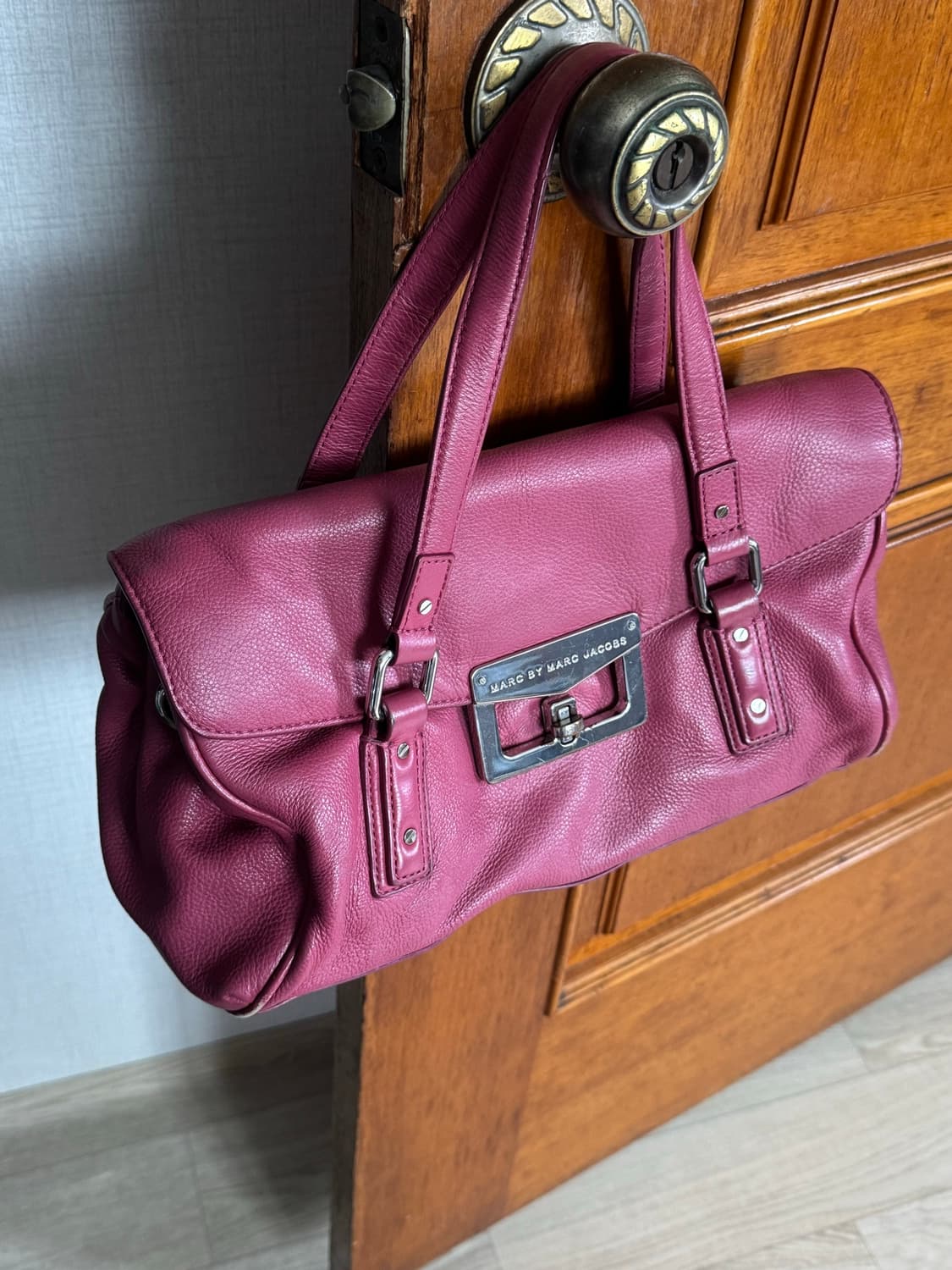 Marc by Marc Jacobs 버건디 레더 숄더백 상품이미지1