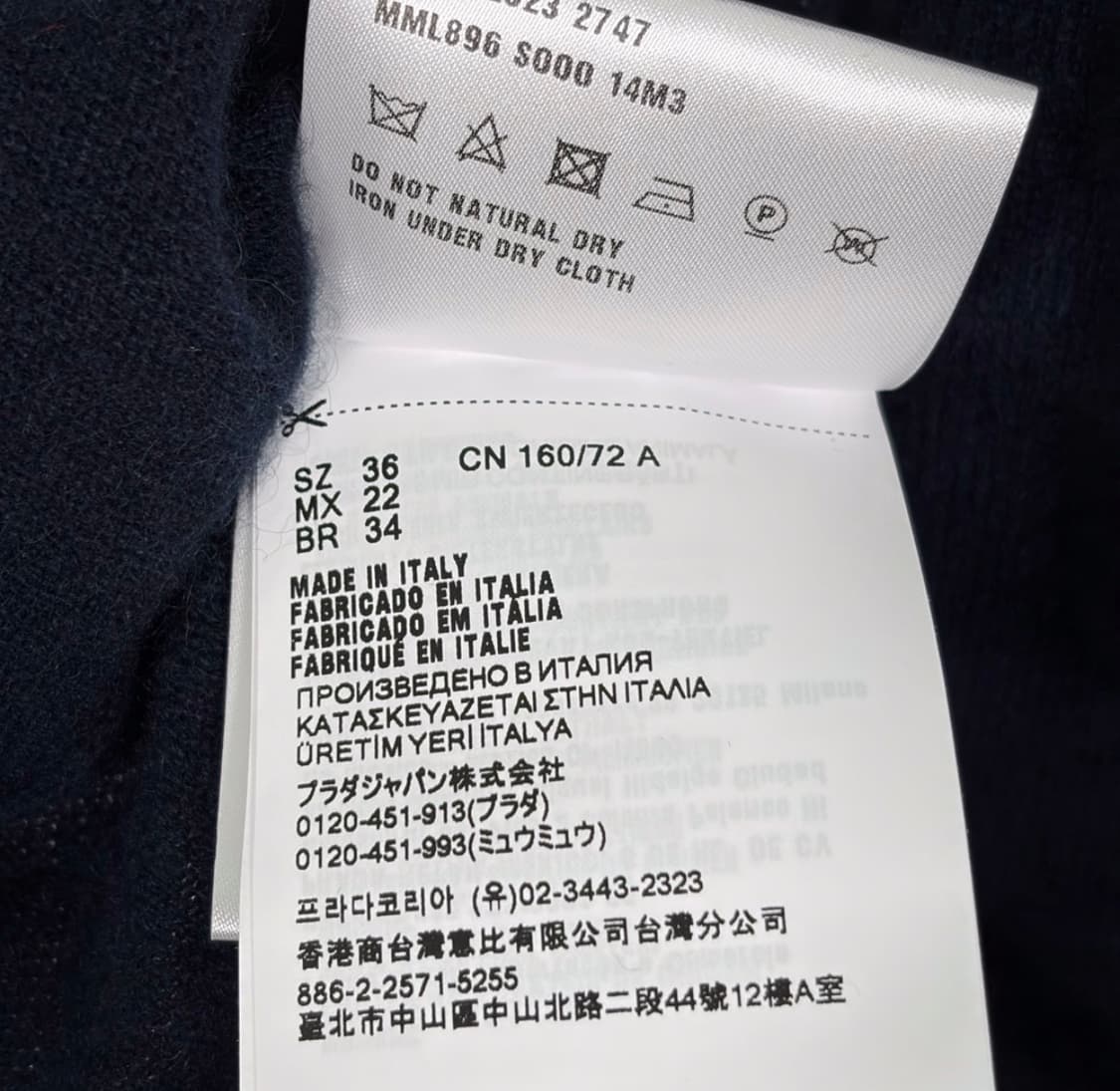 [36] 미우미우 여성 캐시미어 로고 폴로 카라 니트 반팔 티셔츠 네이비 상품이미지8