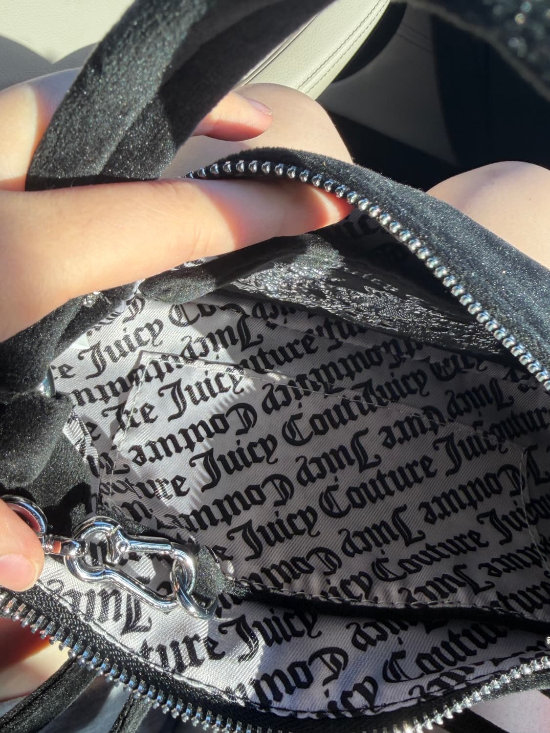 [신상✨프리뷰세일] 쥬시꾸뛰르 벨벳 블랙 숄더백/크로스백 상품이미지4