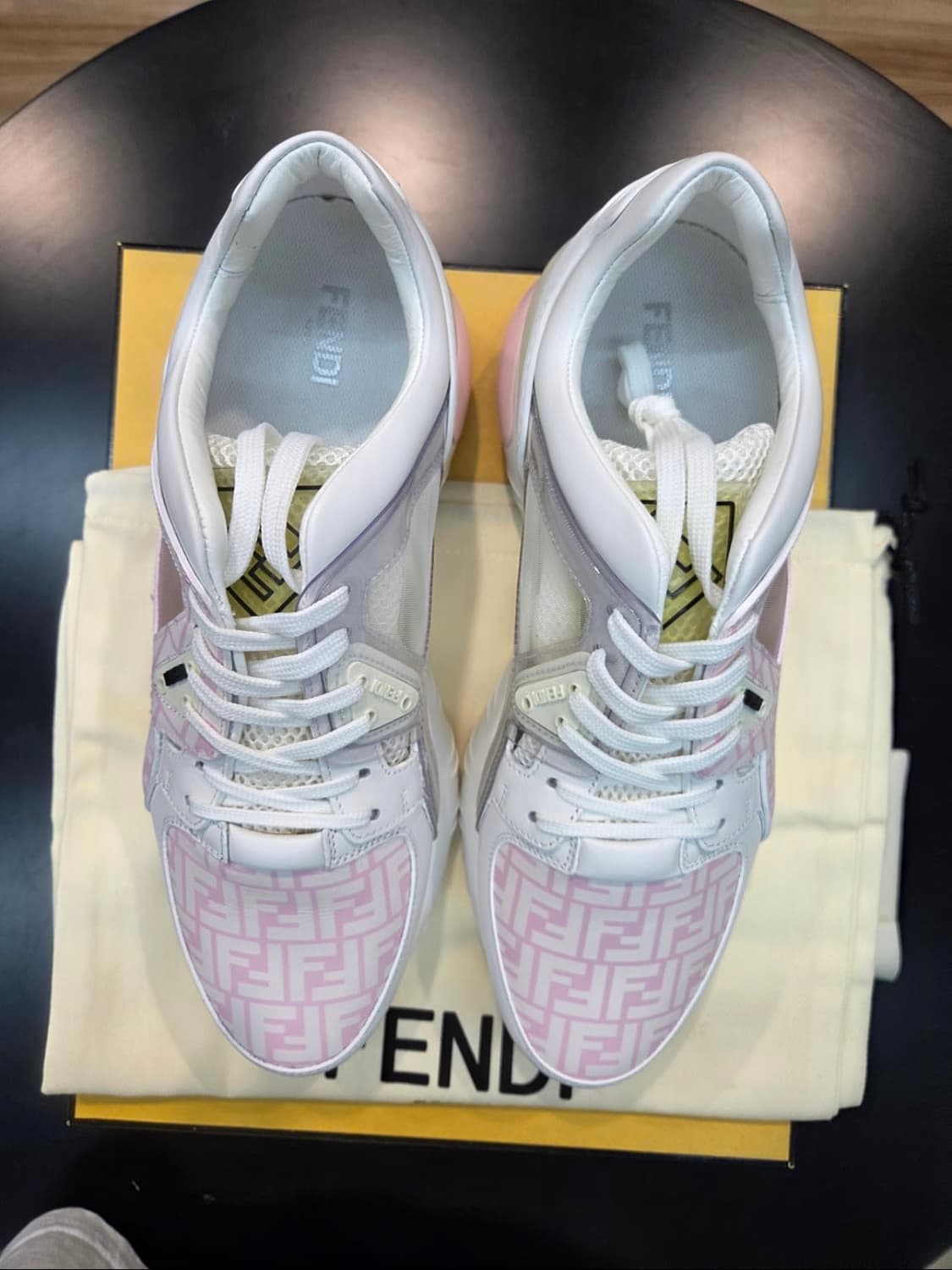 [새상품] 펜디 FF로고 스니커즈 상품이미지1