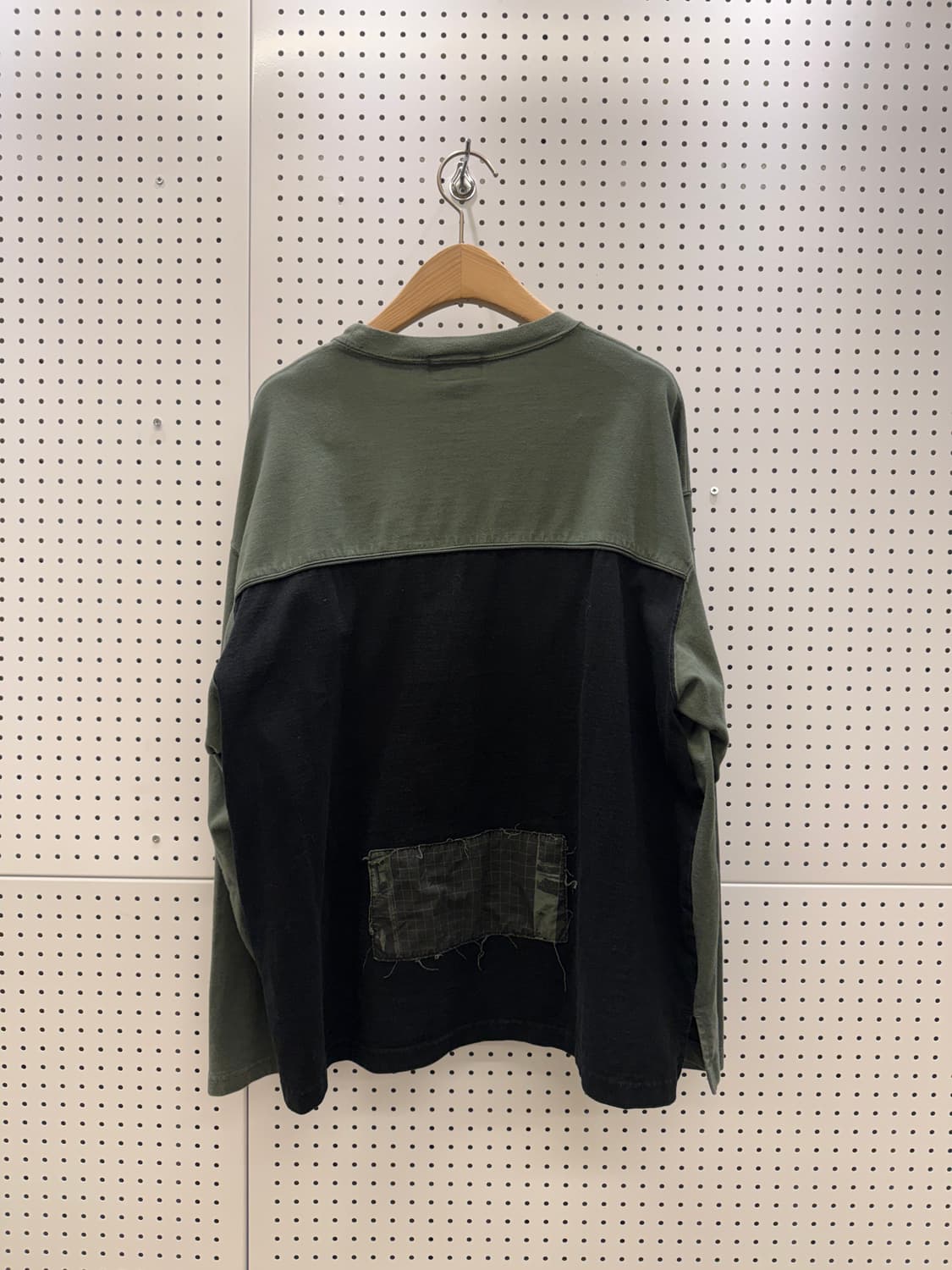 캐브엠트 패치워크 롱슬리브 티셔츠  상품이미지3