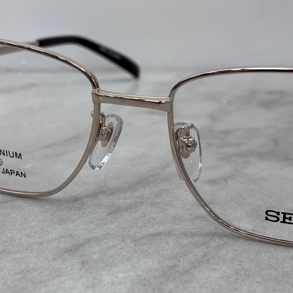 C85 세이코 SEIKO 빈티지 골드 스퀘어 B-Titan 메탈테 안경 상품이미지5