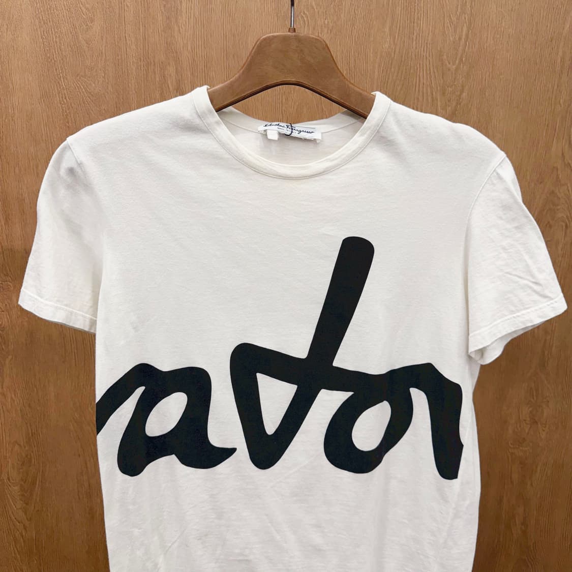 살바토레 페라가모 반팔 티셔츠 빅 로고 프린팅 라운드넥 디테일 화이트 상품이미지4