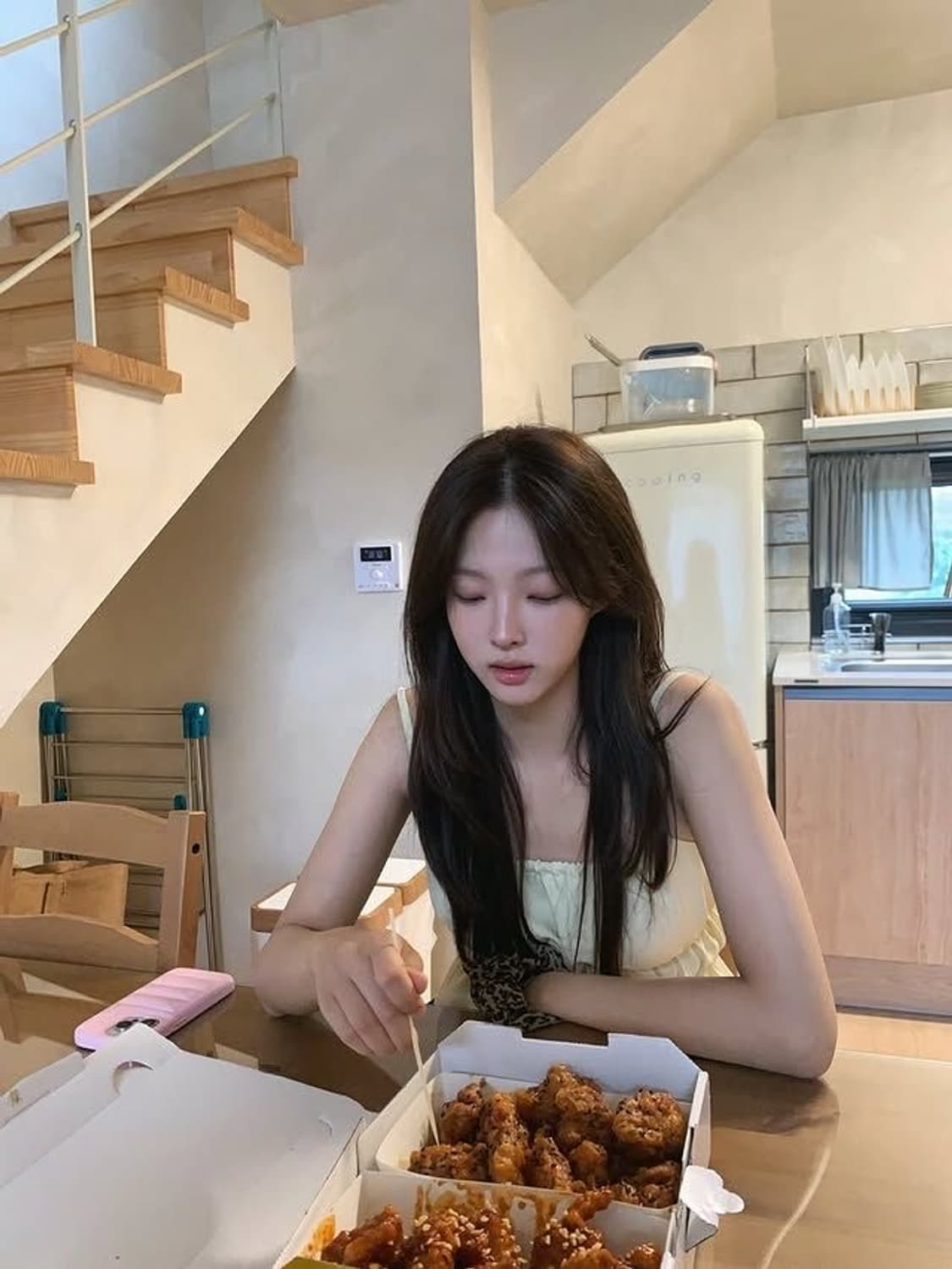 (미개봉새상품) 아워캐비넷 슬리브리스 나시 레몬 남서연 착용 상품이미지1