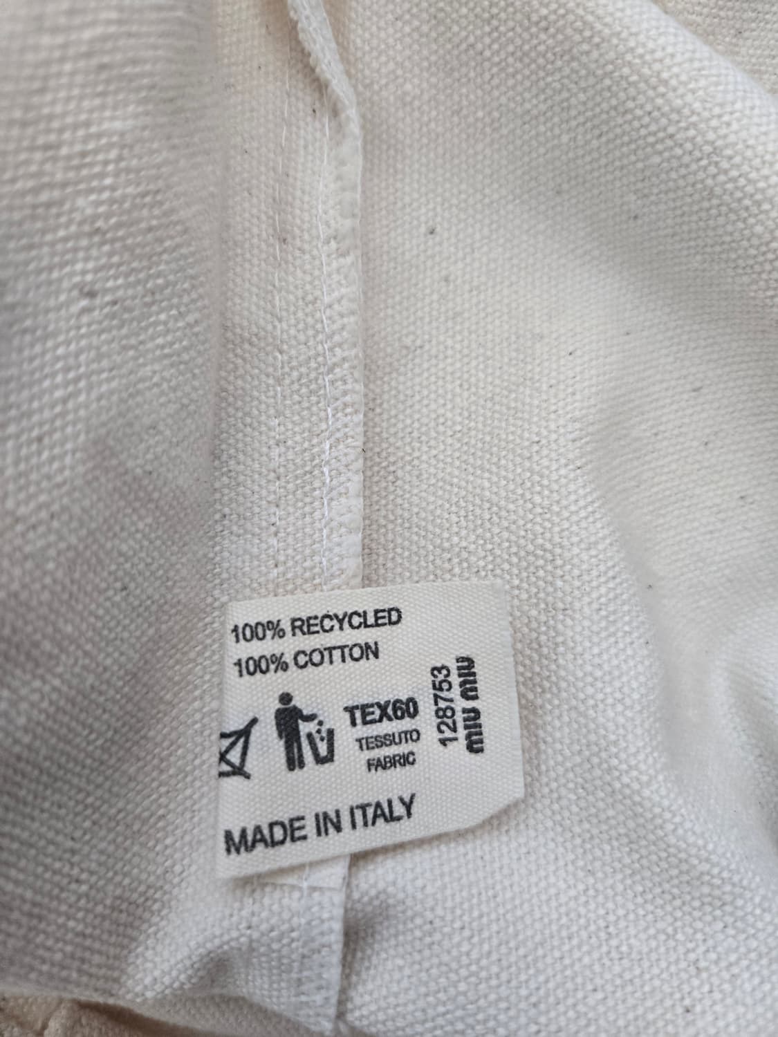 미우미우[MIU MIU] 로고 에코백 상품이미지5