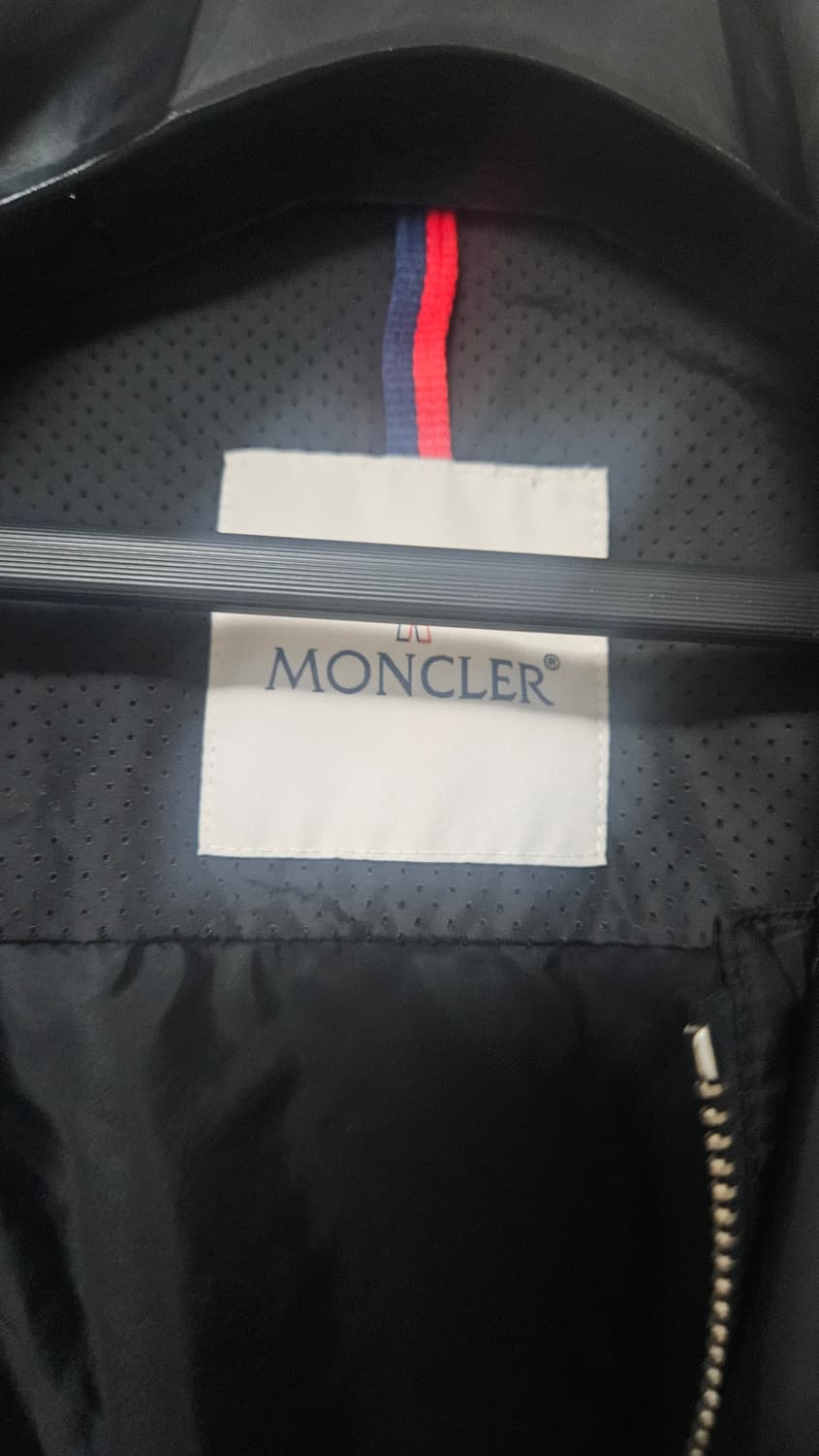 몽클레어 삼선 스트라이프 블랙 바람막이 상품이미지4