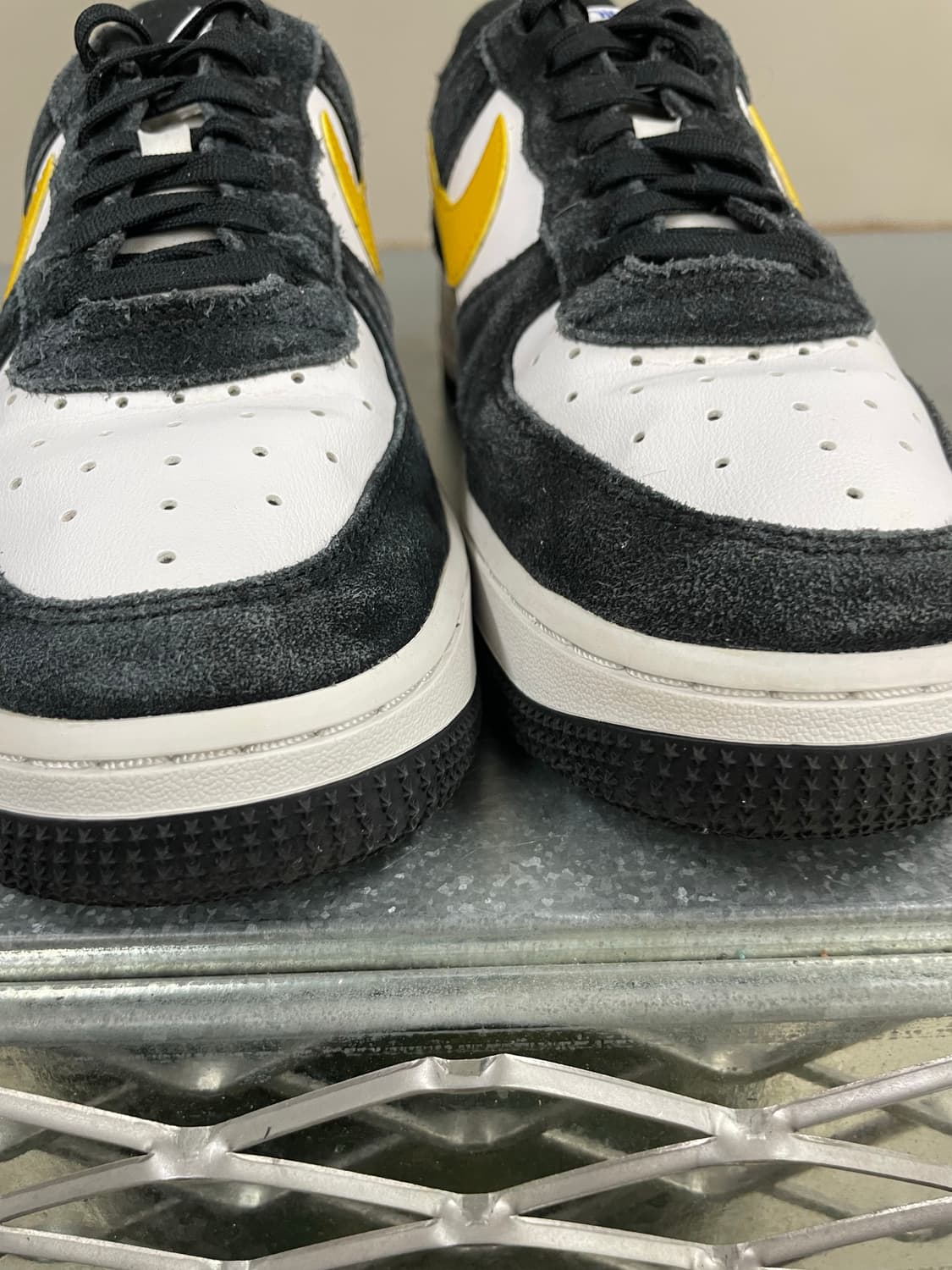 나이키 에어포스1 LV8 블랙 다크 설퍼 240 (gr-4220) 상품이미지8