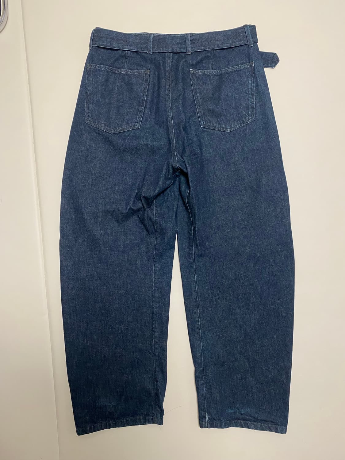 르메르 트위스트 벨티드 팬츠 인디고 L사이즈 판매합니다 상품이미지2