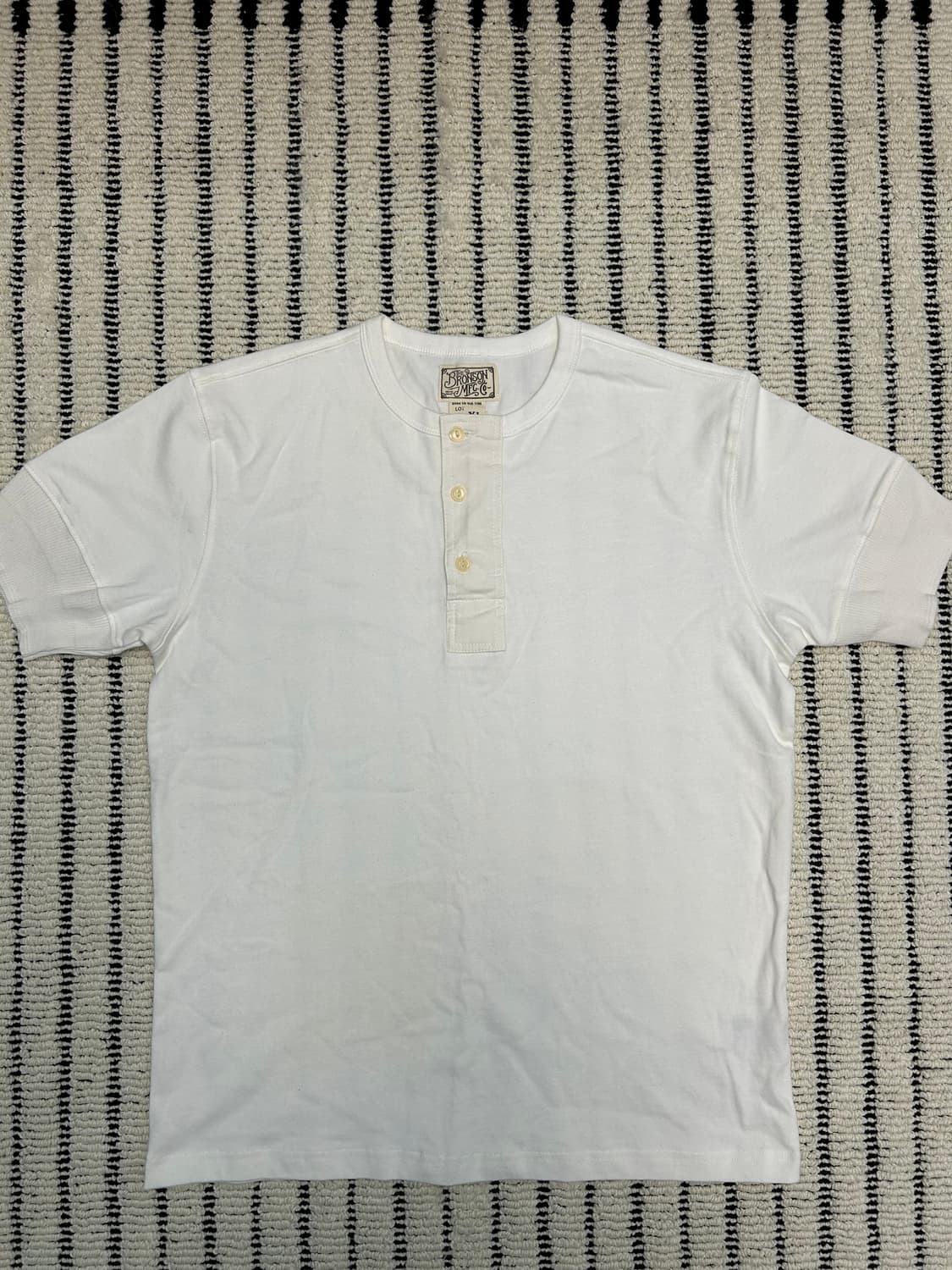 브론슨 코튼 헨리넥 화이트 반팔티셔츠 상품이미지1