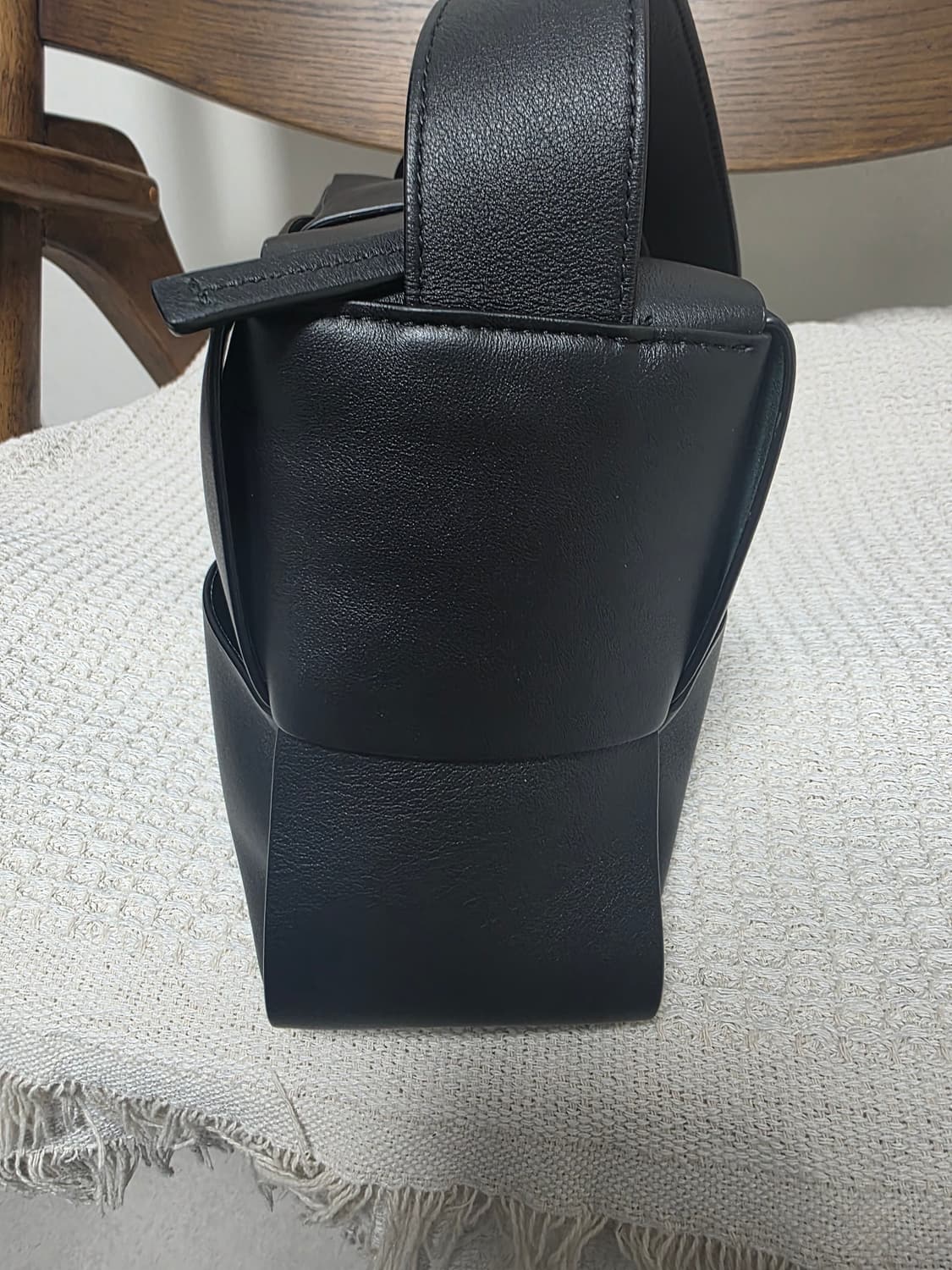 보테가 아르코 카메라백 새상품이나 다름없어요 상품이미지7