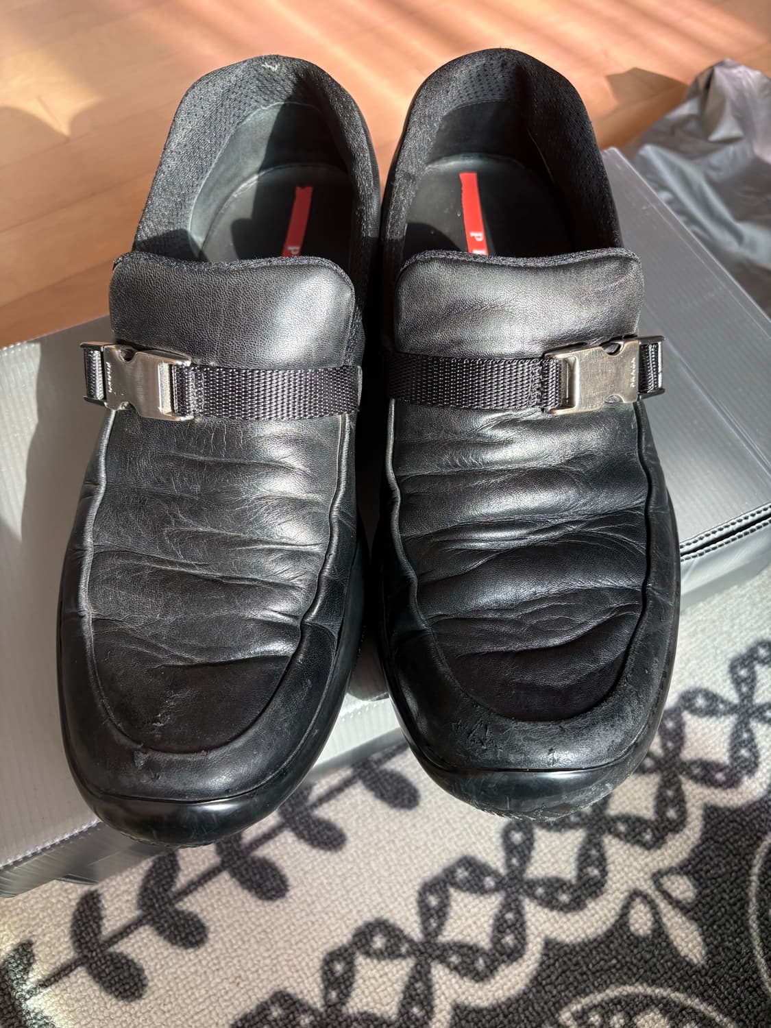 프라다 스포츠 버클 스트랩 로퍼 슈즈 상품이미지4