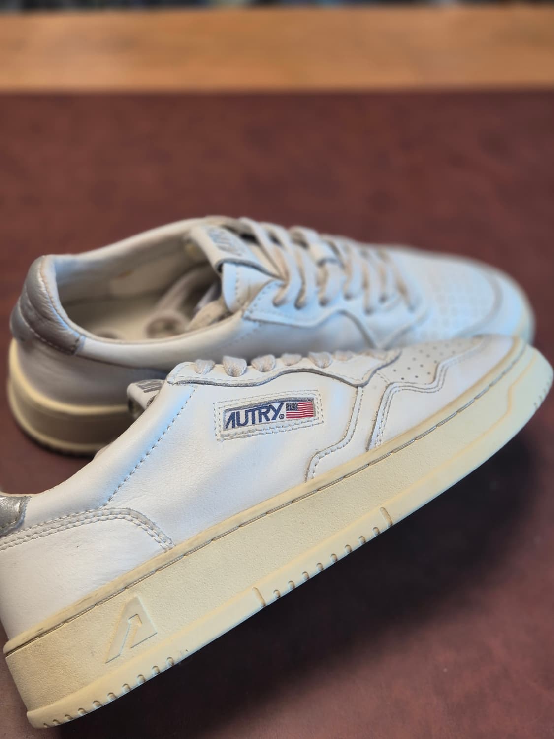 255-260(40)오트리 메달리스트 로우 스니커 상품이미지8