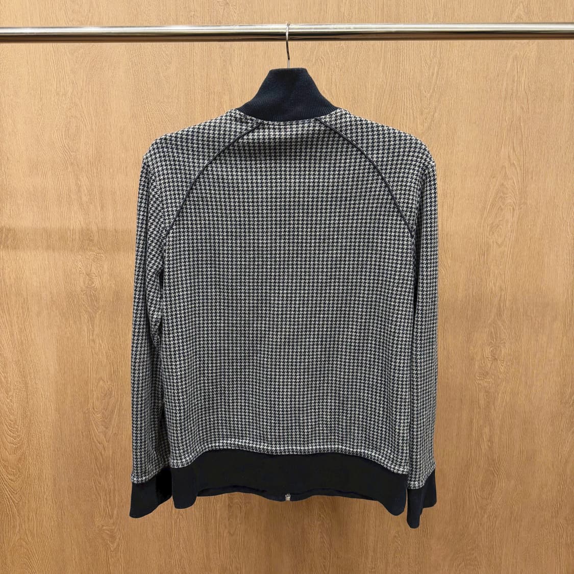 버버리 집업 자켓 하운드투스 패턴 리브 카라 포켓 디테일 블랙 상품이미지3