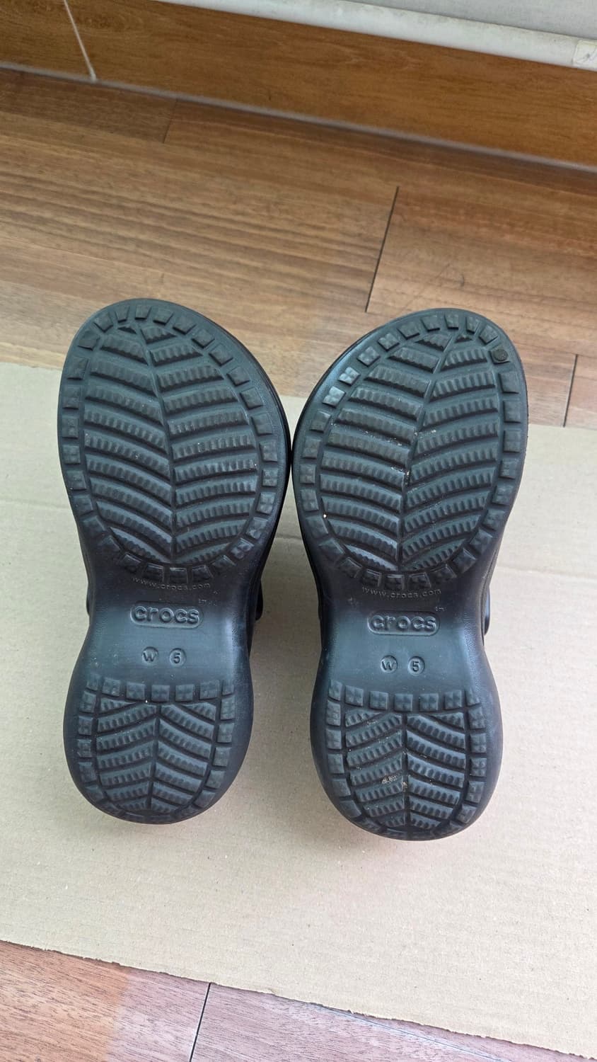 크록스 블랙 뮬 지비츠 포함 상품이미지4