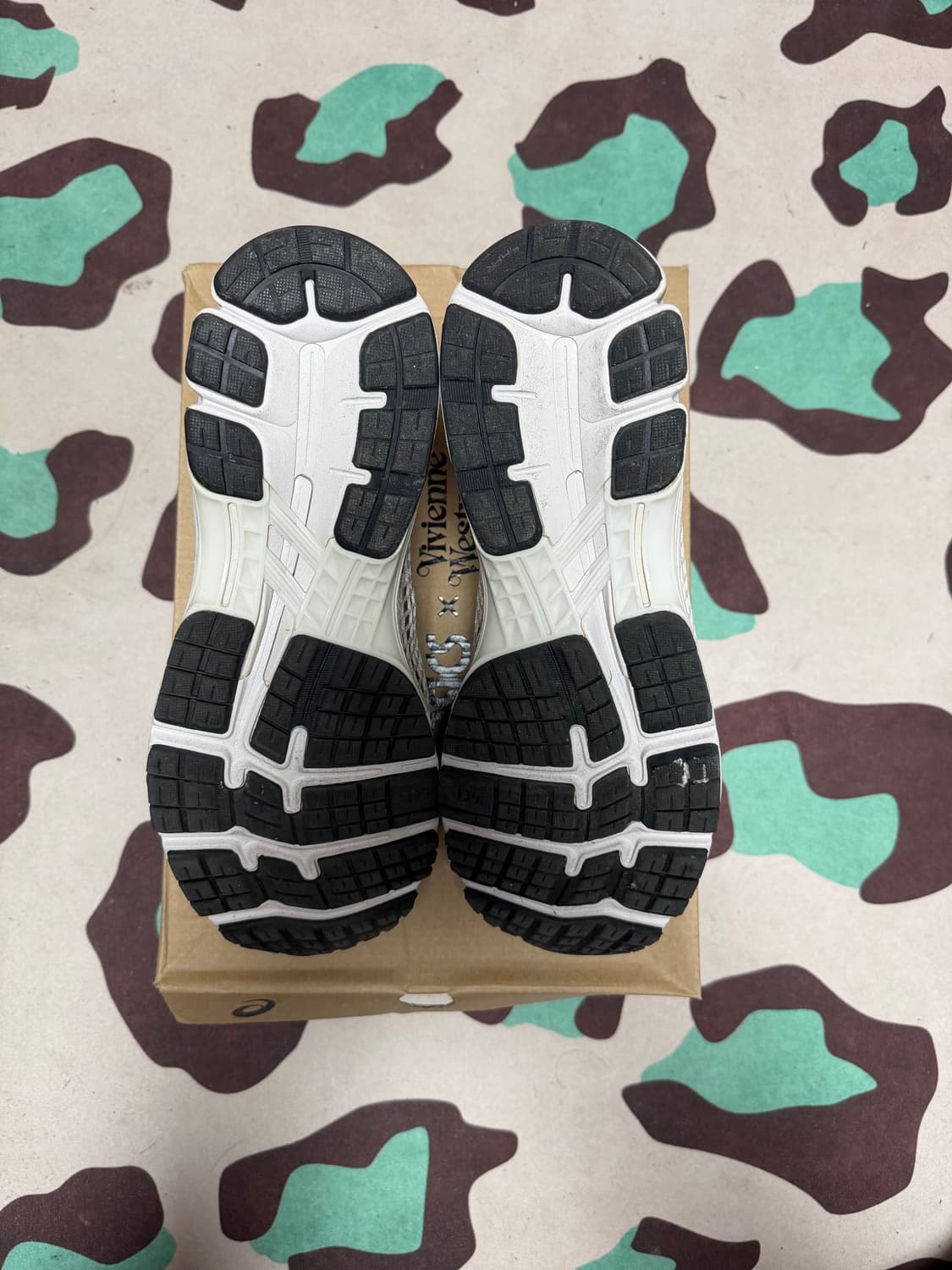 비비안웨스트우드 아식스 젤카야노 상품이미지5