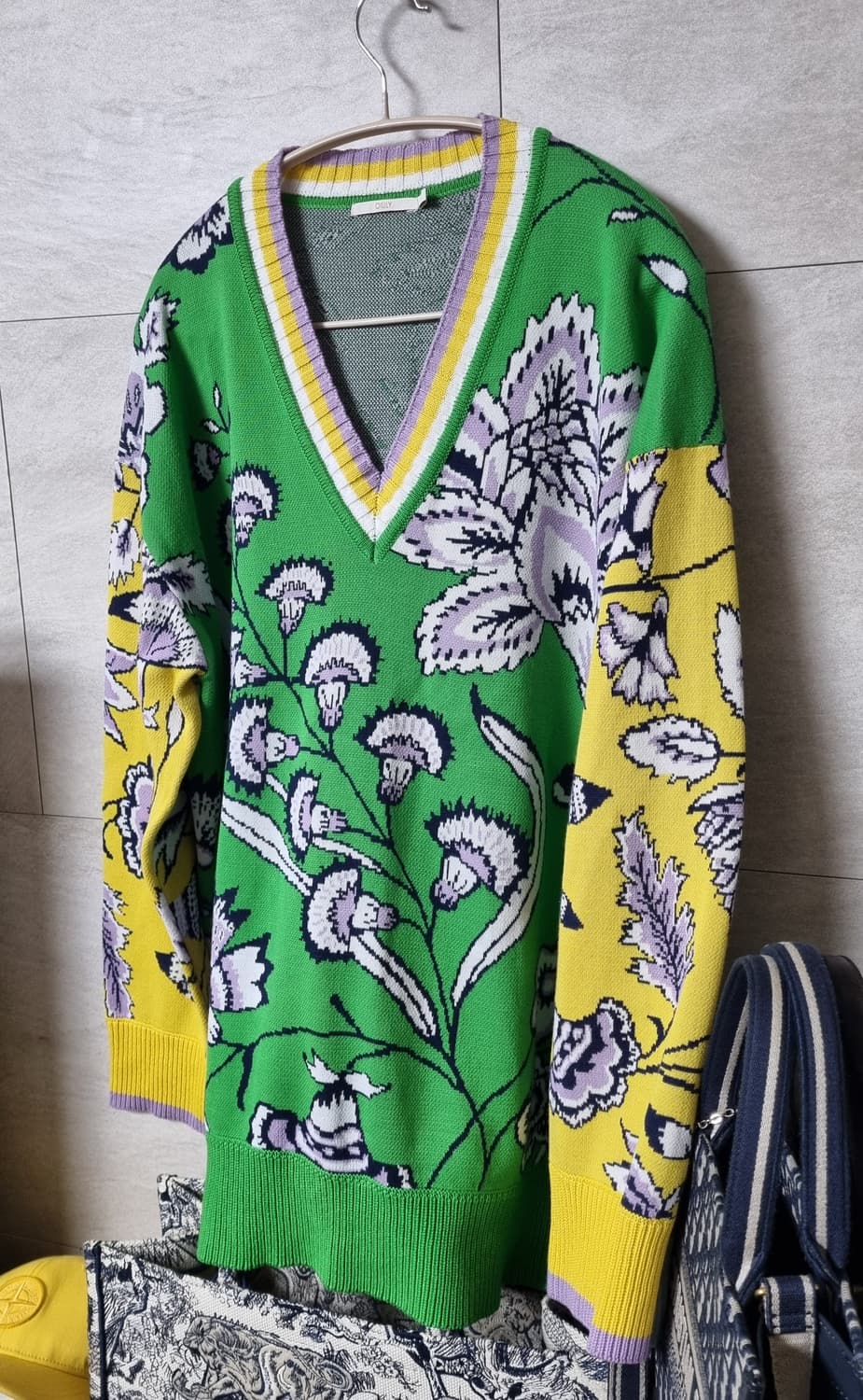 정품) 오일릴리 플로럴 브이넥 니트  상품이미지2