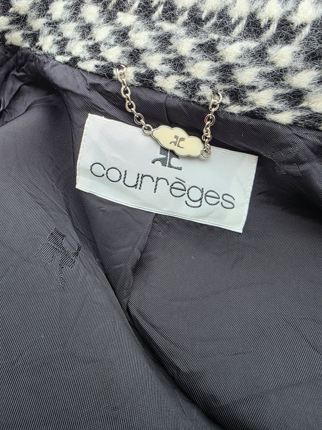 Courreges 꾸레쥬 로고 각인 단추 하운드투스 코트 상품이미지5