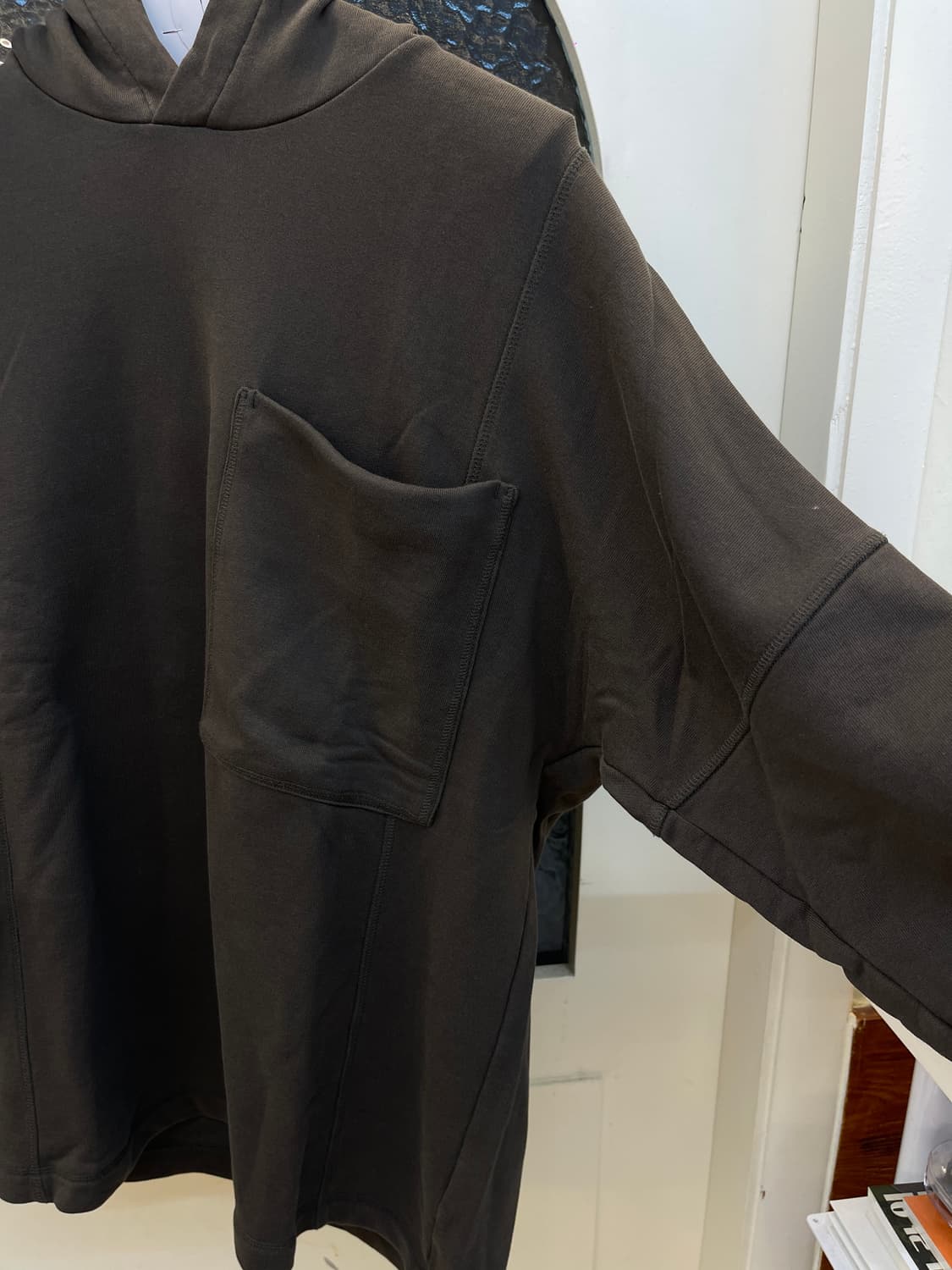 cos 포켓 후드티 M사이즈 상품이미지3