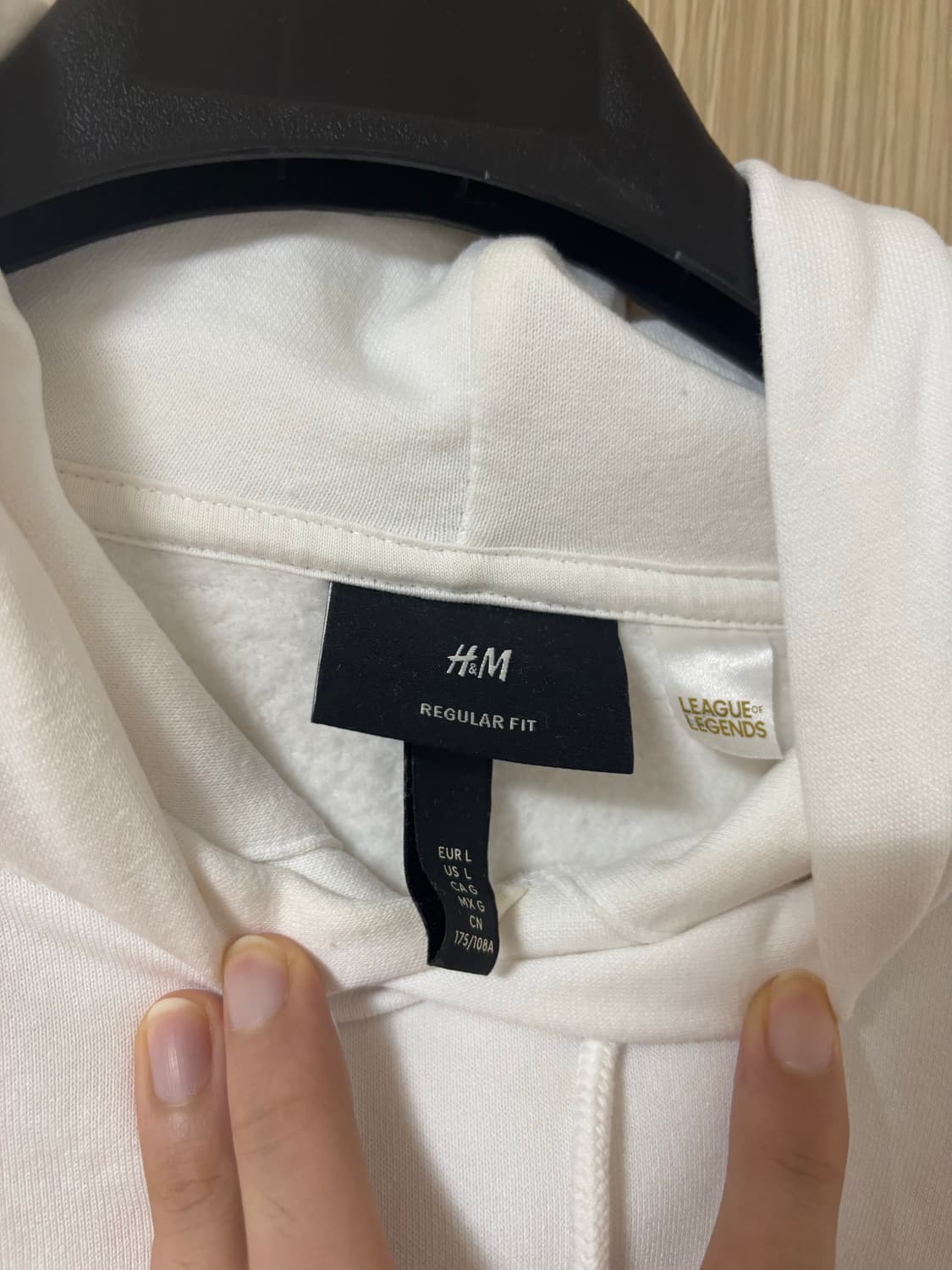 H&M x 리그오브레전드 야스오 흰색 후드티 상품이미지6