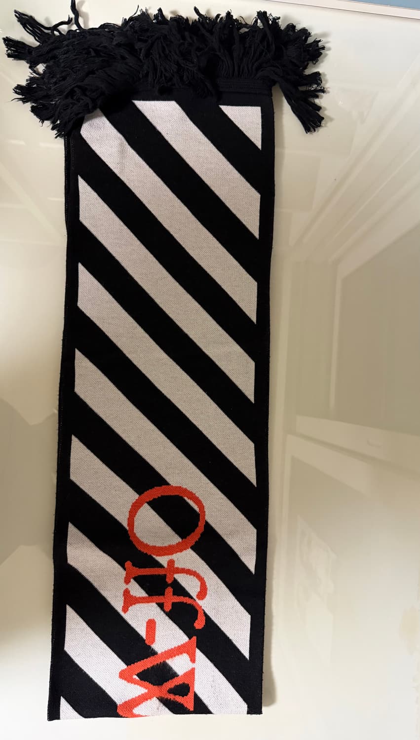 오프화이트 리버시블 머플러 상품이미지1