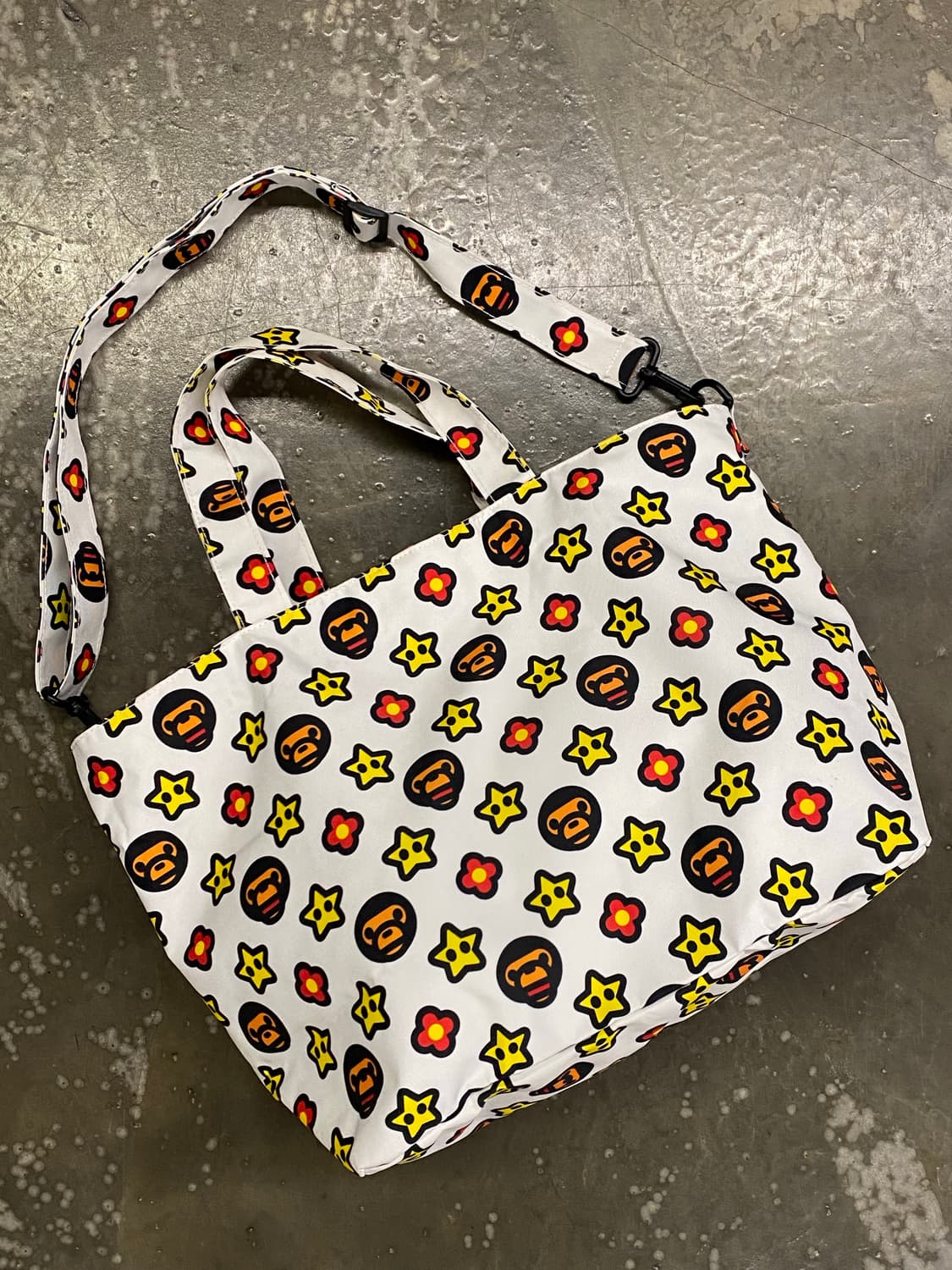 베이프 베이비마일로 모노그램 쇼퍼백  상품이미지1