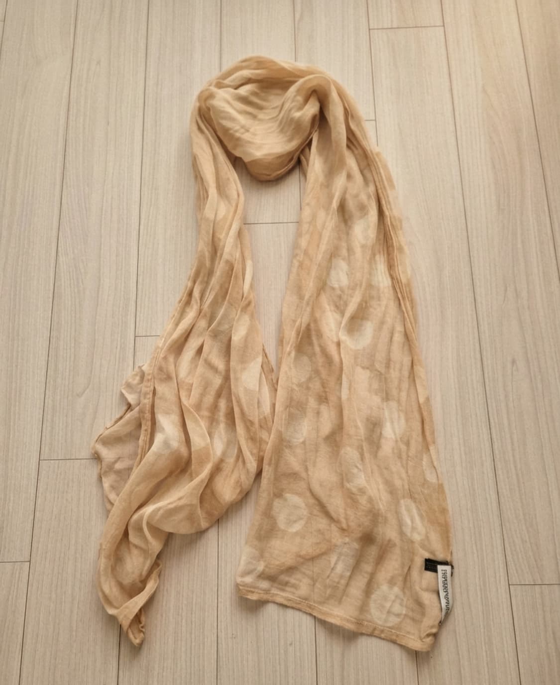 엠포리오 아르마니 실크 혼방 도트 스카프 (베이지) 상품이미지1