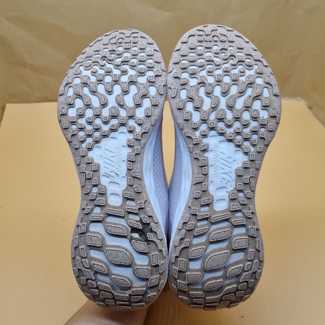 나이키 레볼루션6 여성운동화240. 상품이미지3