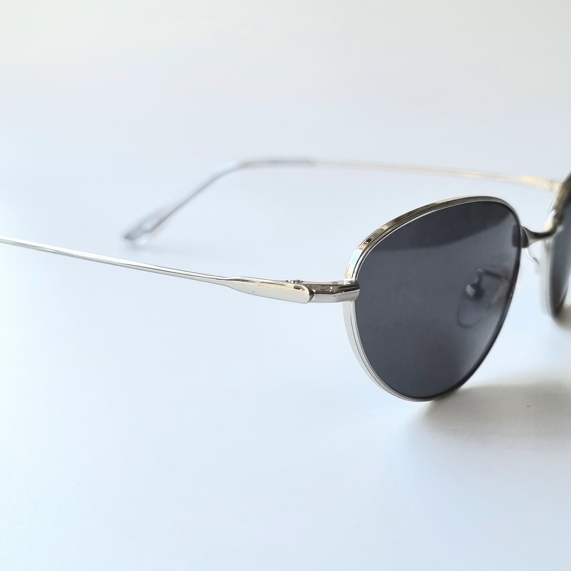 데드스탁 메탈 오벌쉐입 초경량 선글라스 상품이미지5