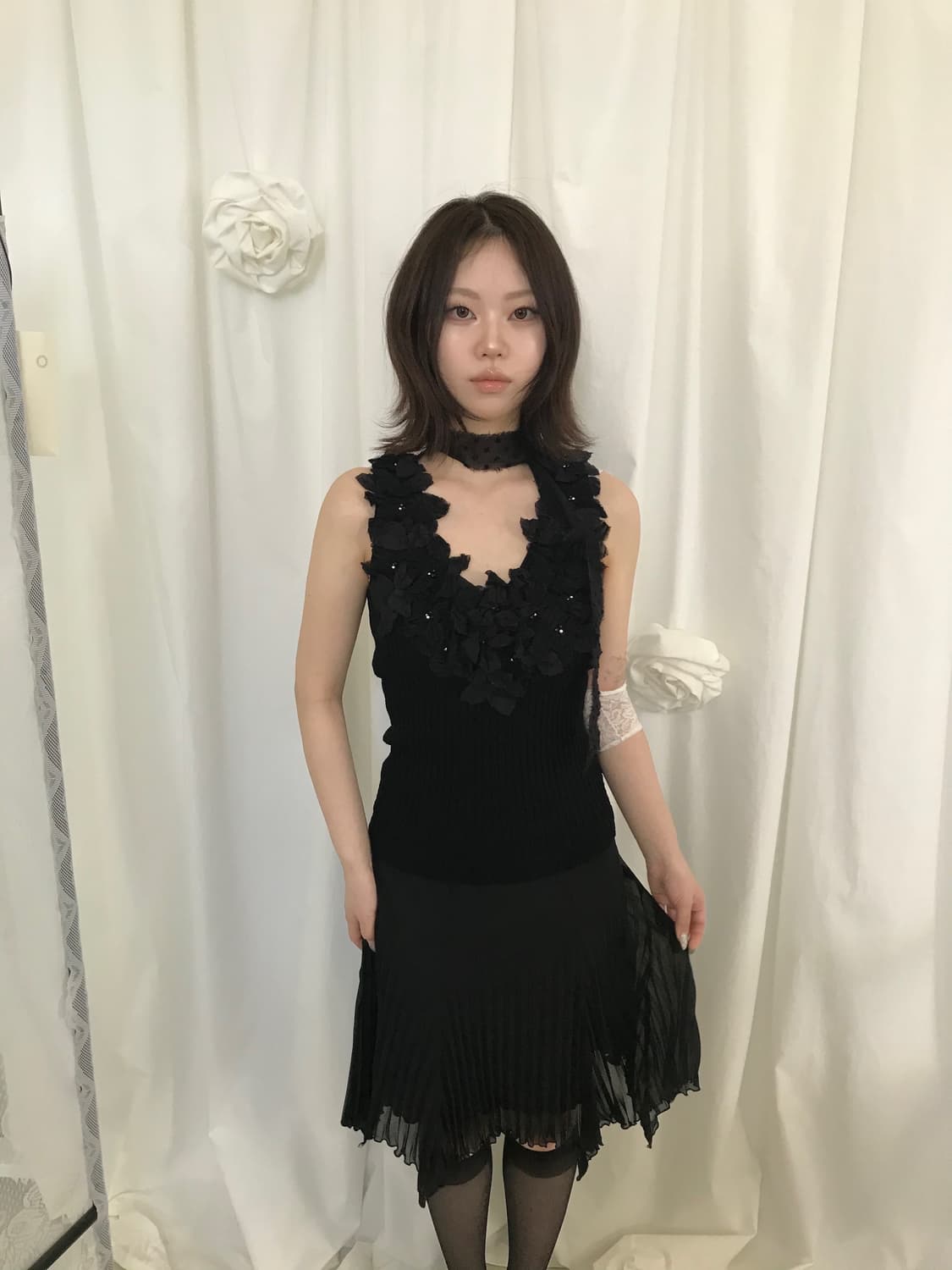 블랙 플라워 디테일 슬리브리스 상품이미지3