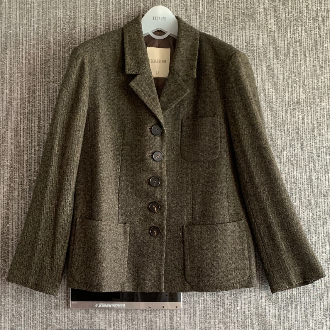 콜라보토리 클래식 브라운 헤링본 울 블렌디드 싱글 자켓 임수정 착용 상품이미지1